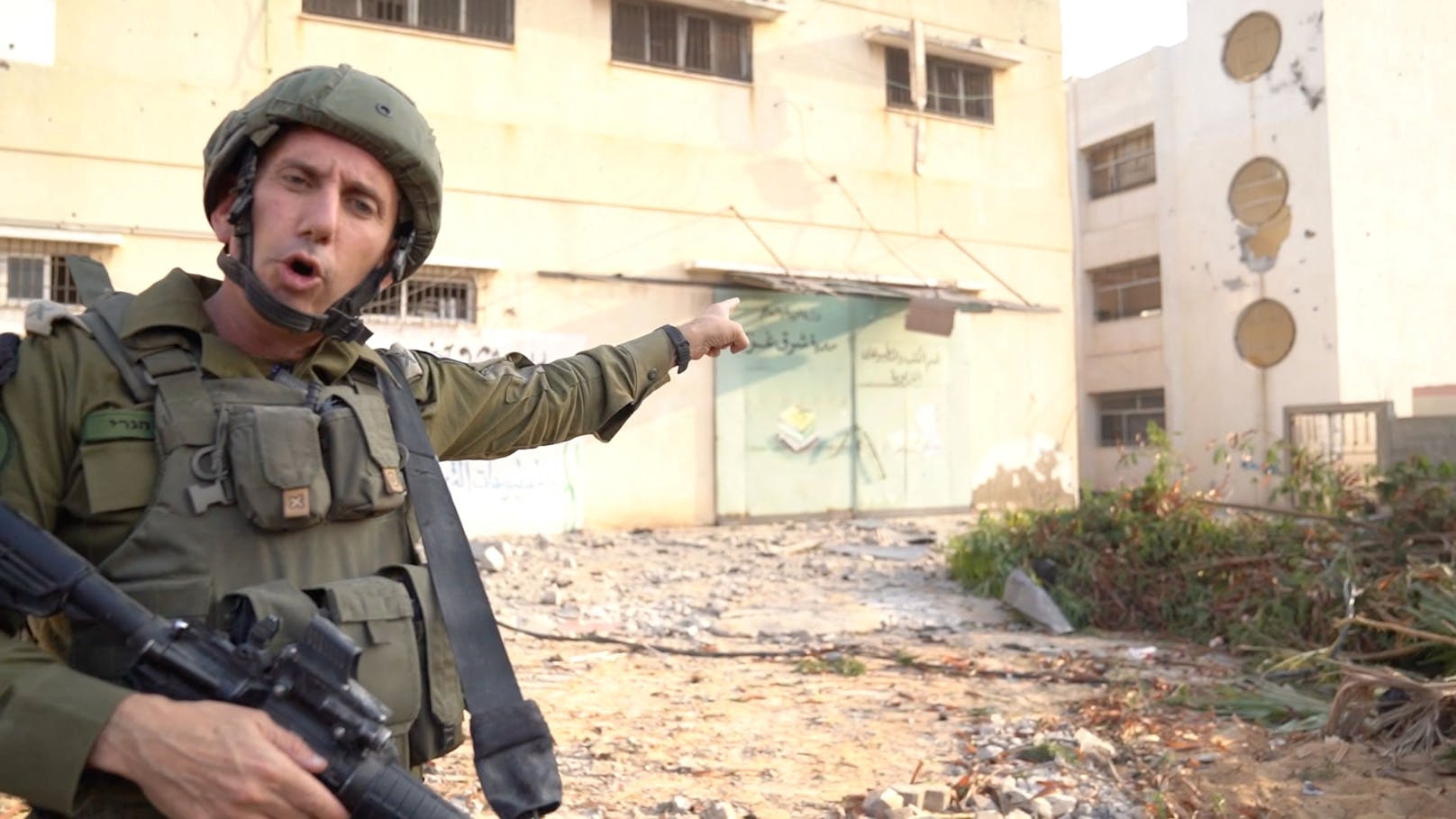 Der israelische Armeesprecher Daniel Hagari präsentiert Beweise, dass die Terrormiliz Hamas ein Krankenhaus als Waffenversteck verwendet hat. 