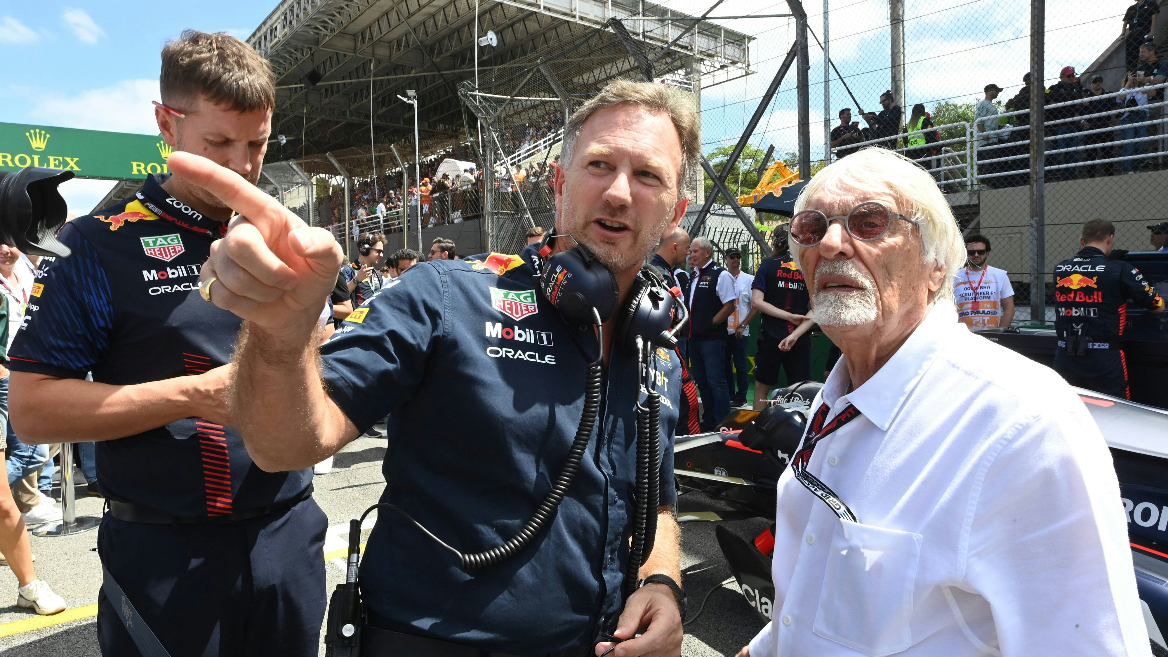 Bernie Ecclestone (r.) auf dem Brasilien-Grid neben Red-Bull-Teamchef Christian Horner.