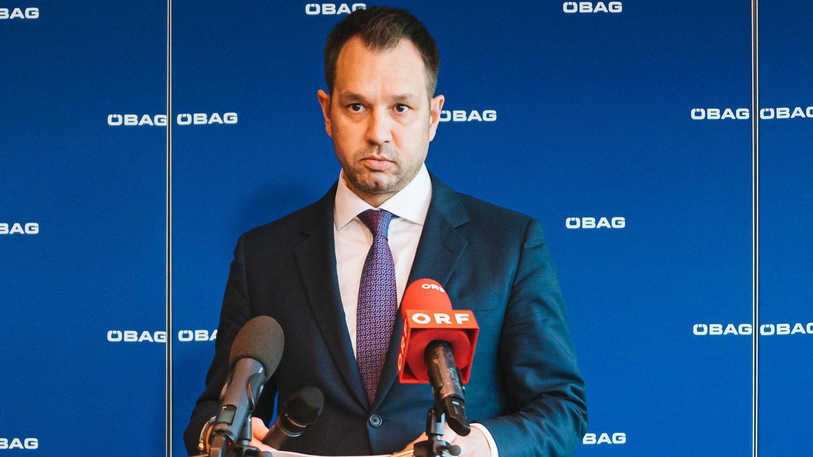 Download von www.picturedesk.com am 15.11.2023 (18:53).  06.03.2020, OeBAG, Wien, AUT, Pressekonferenz zur Eigentuemerstruktur der CASAG AG, im Bild v. l. Robert Chvatal (CEO SAZKA-Group), Thomas Schmid (CEO OeBAG)// during press conference on the "ownership structure of CASAG AG" in Vienna, Austria on 2020/03/06. EXPA Pictures © 2020, PhotoCredit: EXPA/ Florian Schroetter - 20200306_PD5187 - Rechteinfo: Rights Managed (RM)