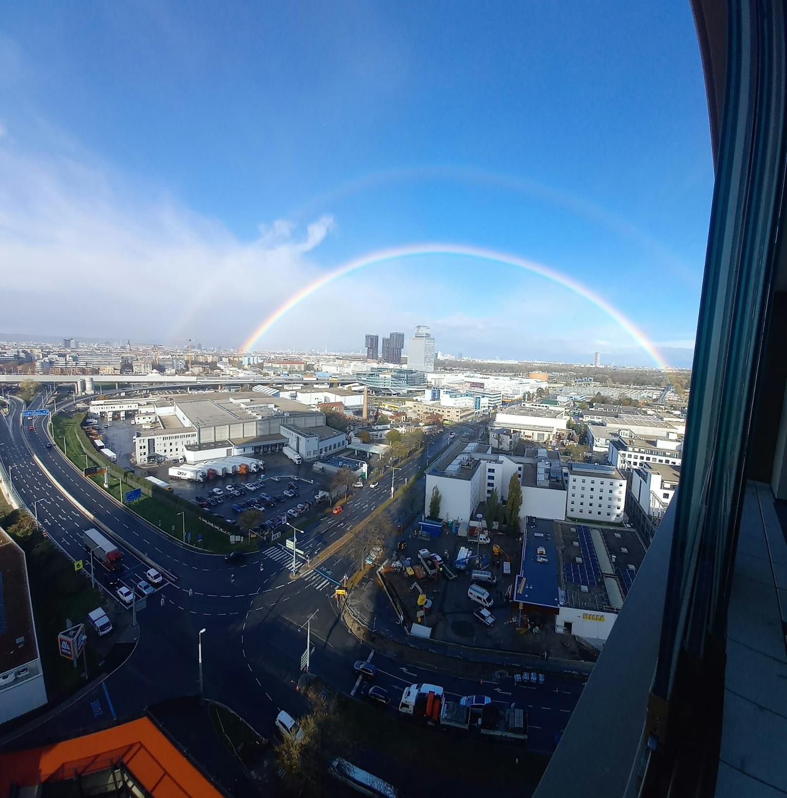 Hier ist der Doppel-Regenbogen deutlich erkennbar.