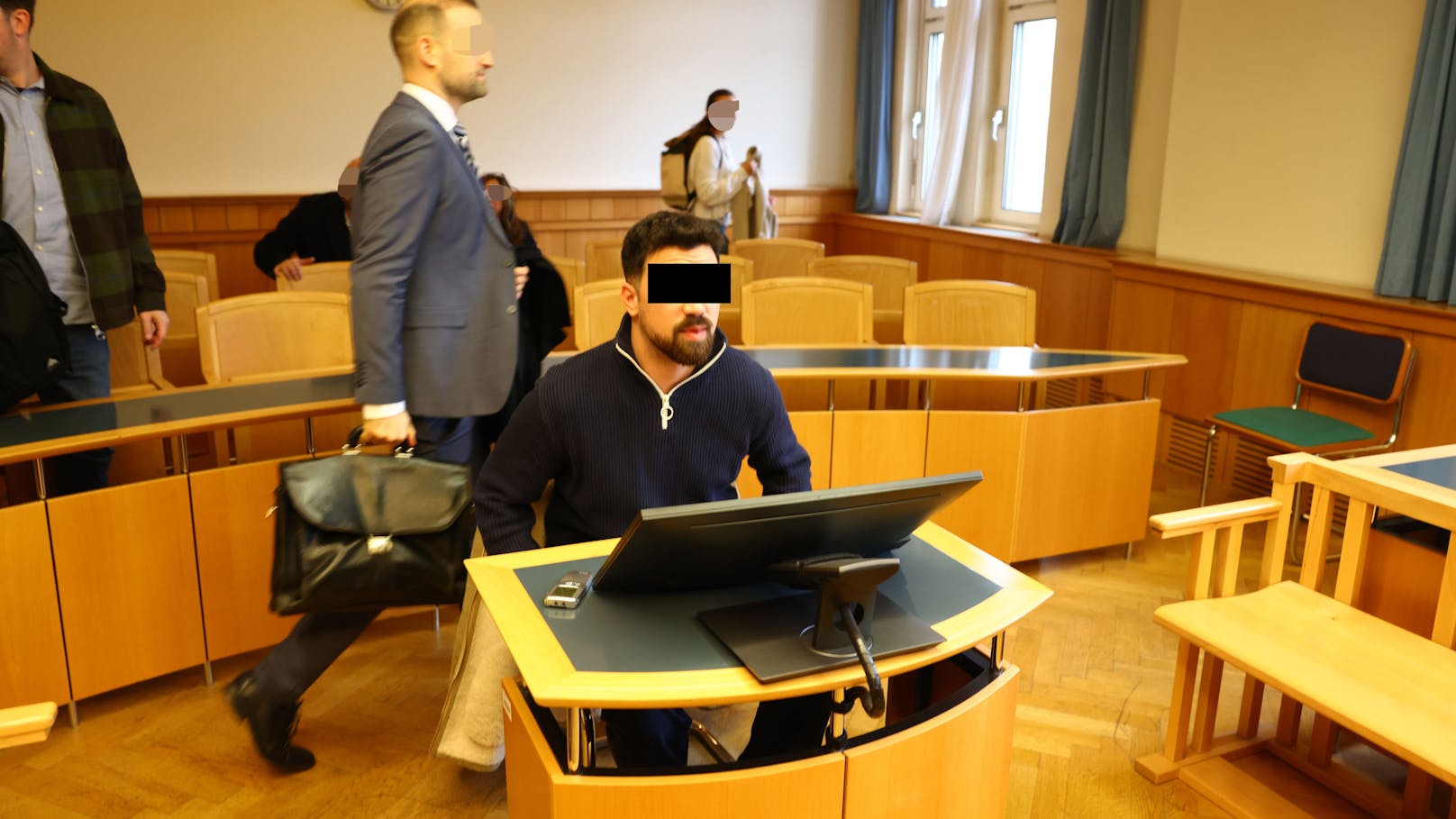 Der Angeklagte (23) vor Gericht in Wien.