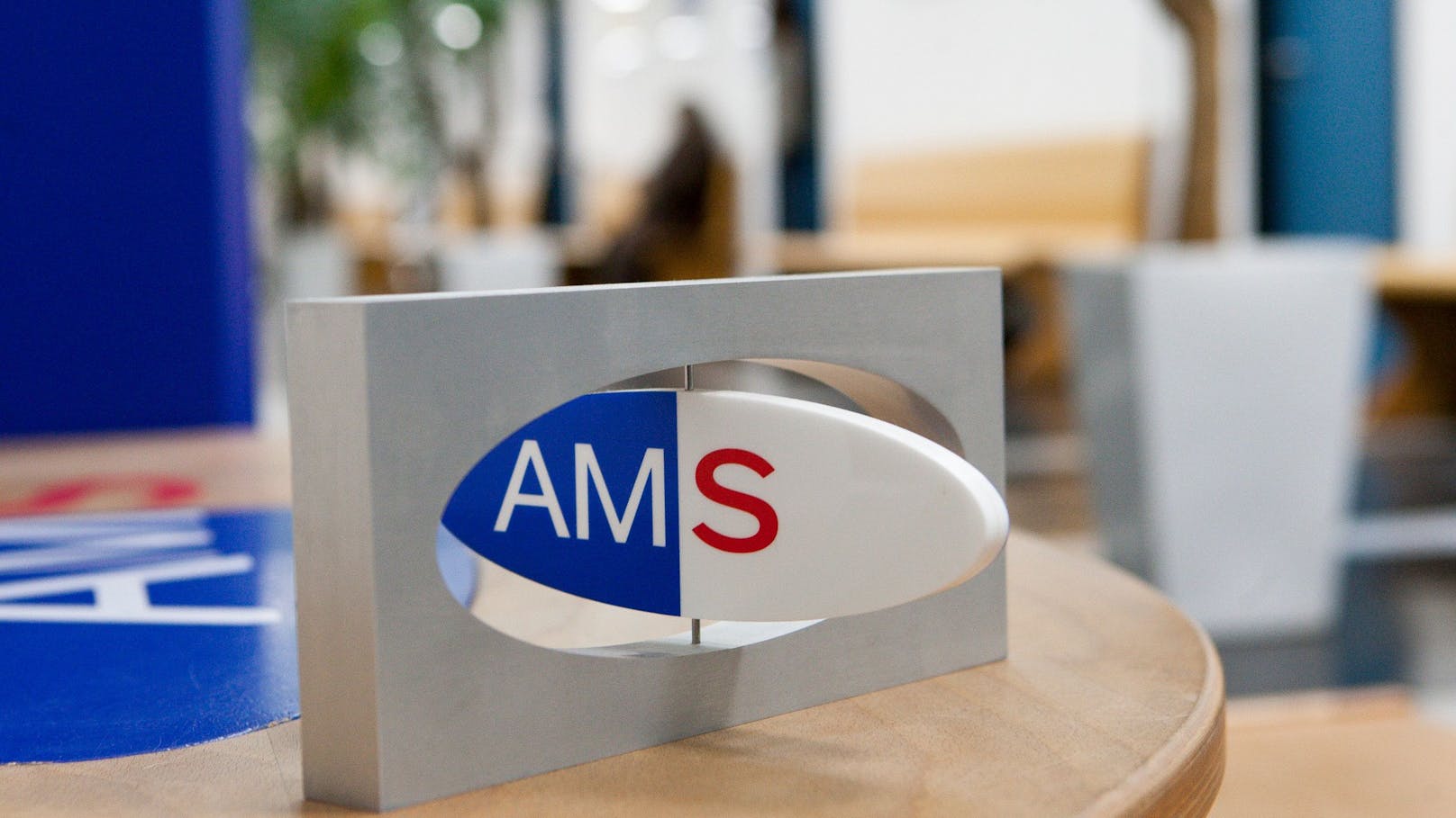Neuer Plan – ÖVP will AMS-Geld jetzt drastisch kürzen