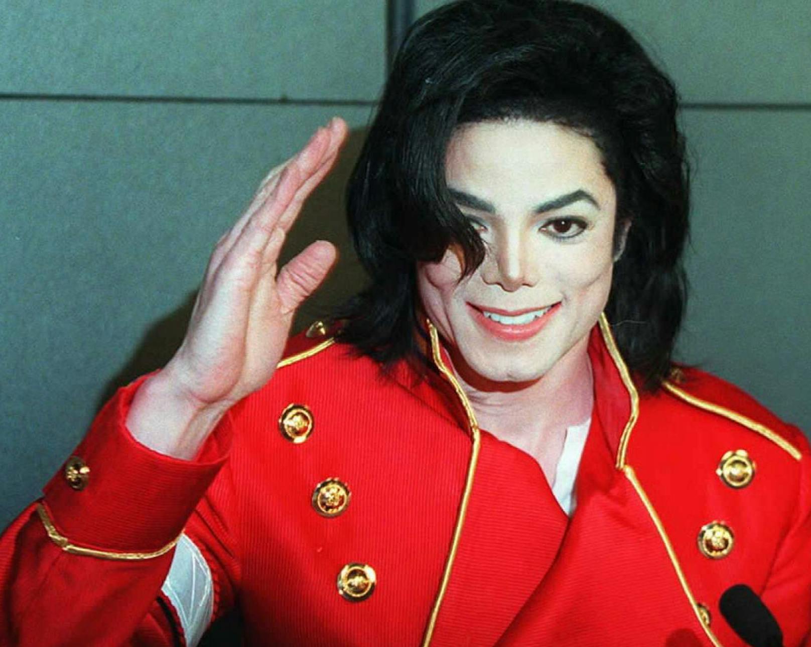 Michael Jackson war ein legendärer amerikanischer Sänger, Songwriter und Entertainer, der als "King of Pop" bekannt wurde.