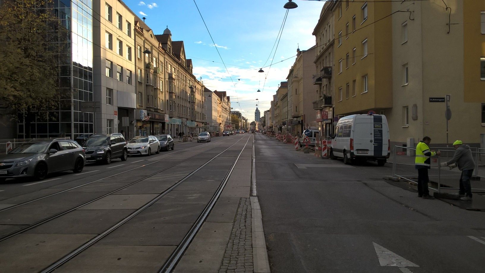 In der Brünner Straße (Floridsdorf) mussten Rohre getauscht werden. Man habe einen Radweg im Zuge der Bauarbeiten versprochen, kritisieren die Grünen im Bezirk.