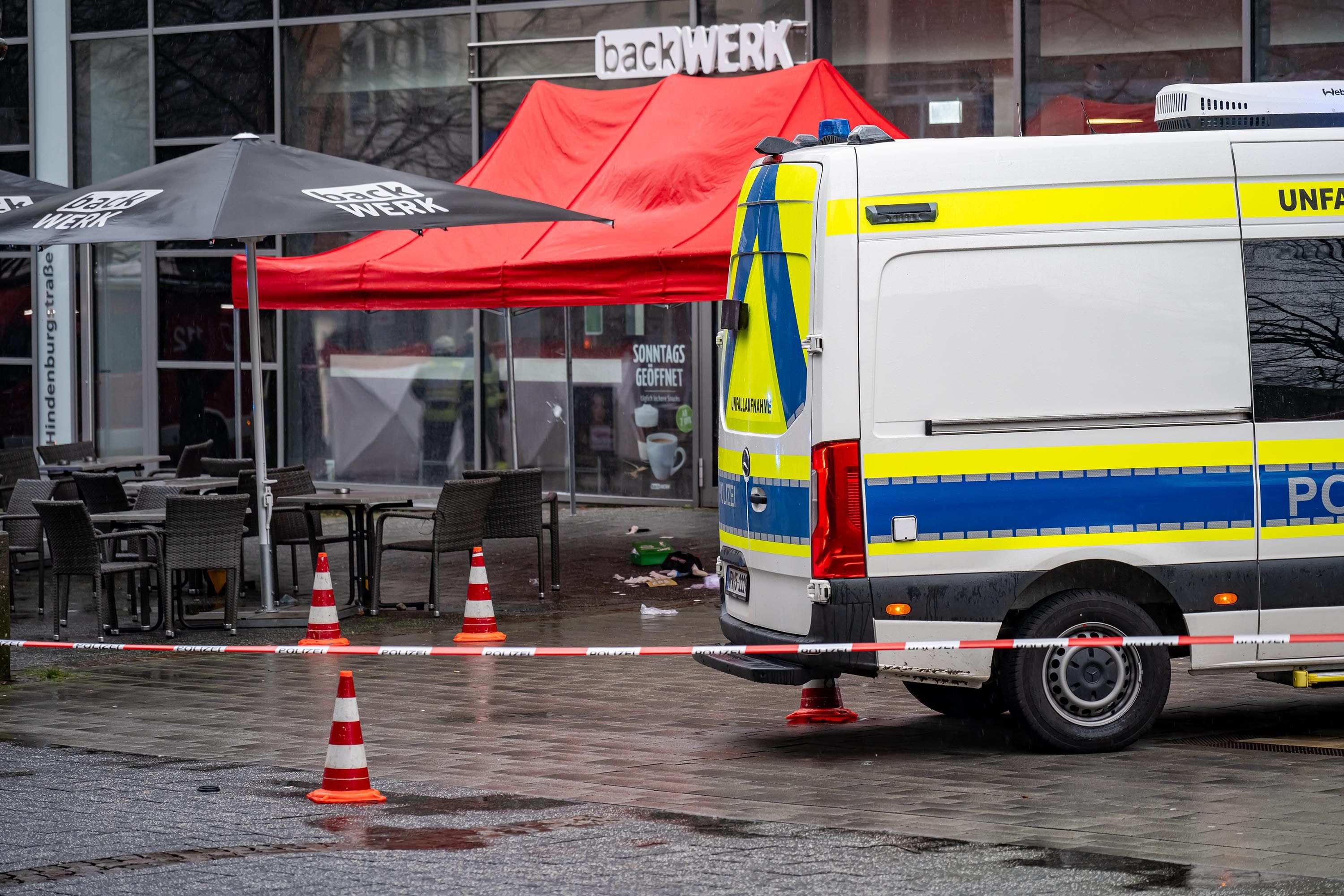 Polizei Schießt Nach Messerattacke Auf Ladendieb | Heute.at