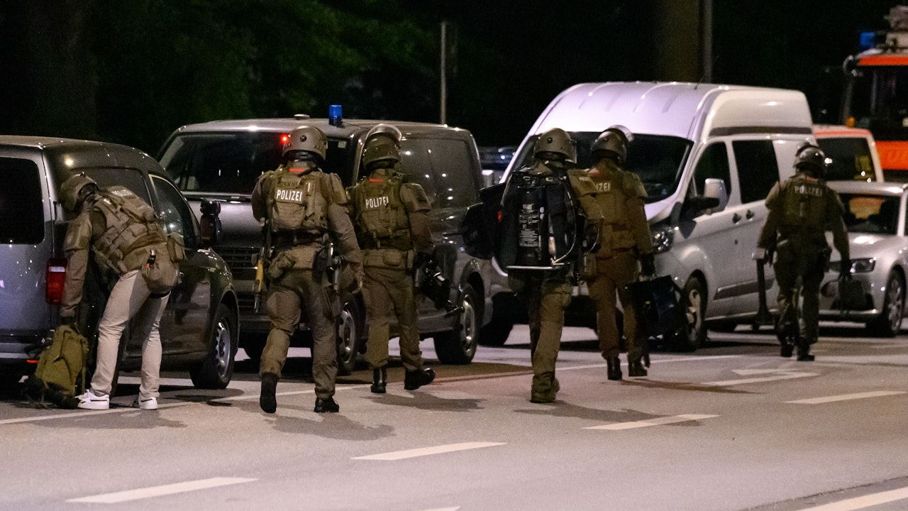 Heute.at - 500 Beamte bei Razzia gegen islamistische Einrichtungen