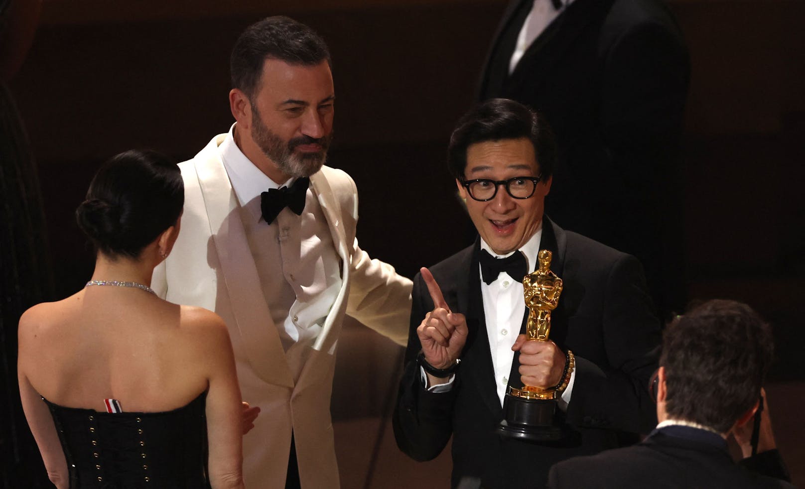 Jimmy Kimmel mit Oscarpreisträger Ke Huy Quan, er erhielt 2023 den Oscar für den besten Film.