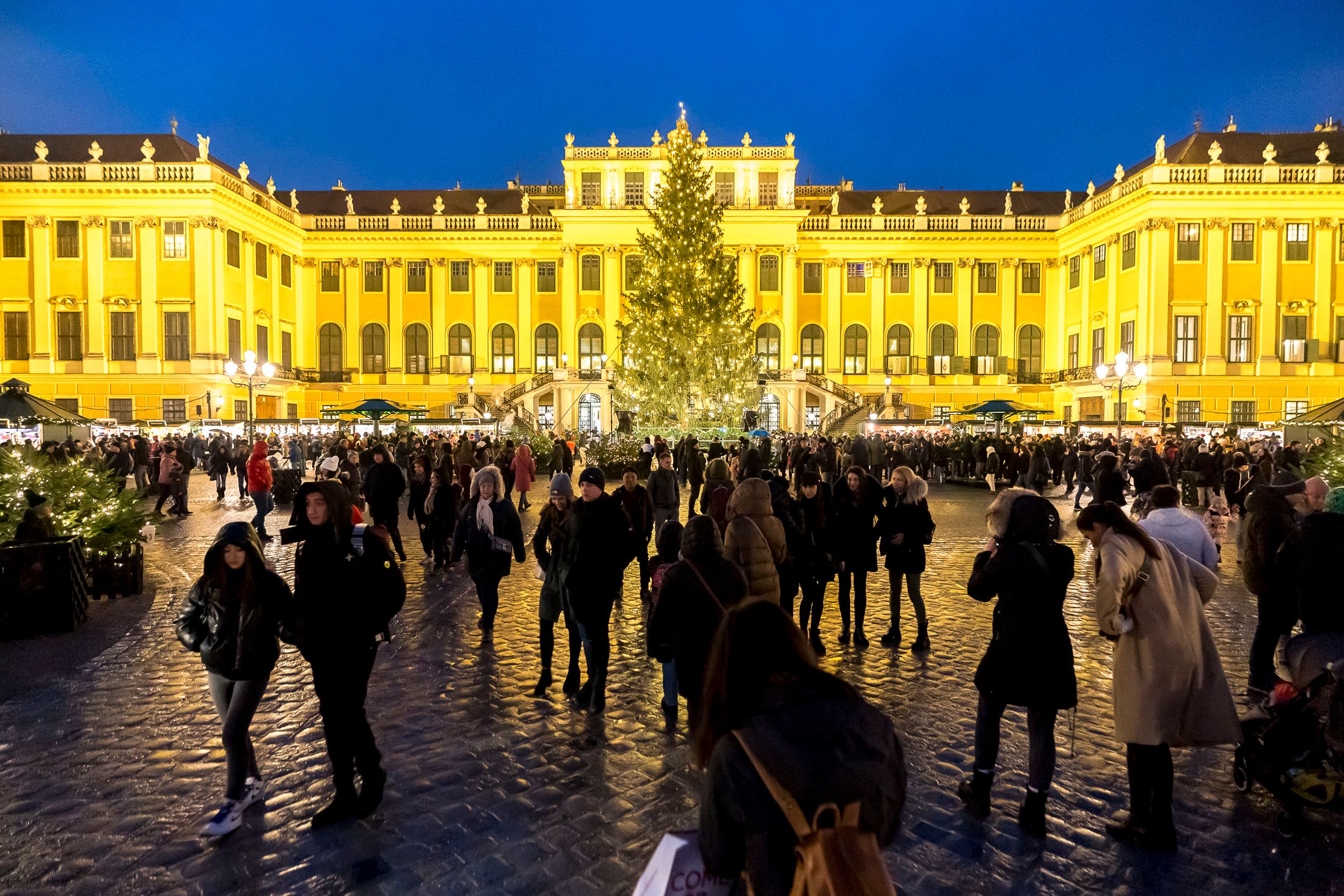 Der Adventmarkt in Schönbrunn könnte schon im nächsten Jahr ganz anders aussehen. Ein neuer Veranstalter wird gesucht. 
