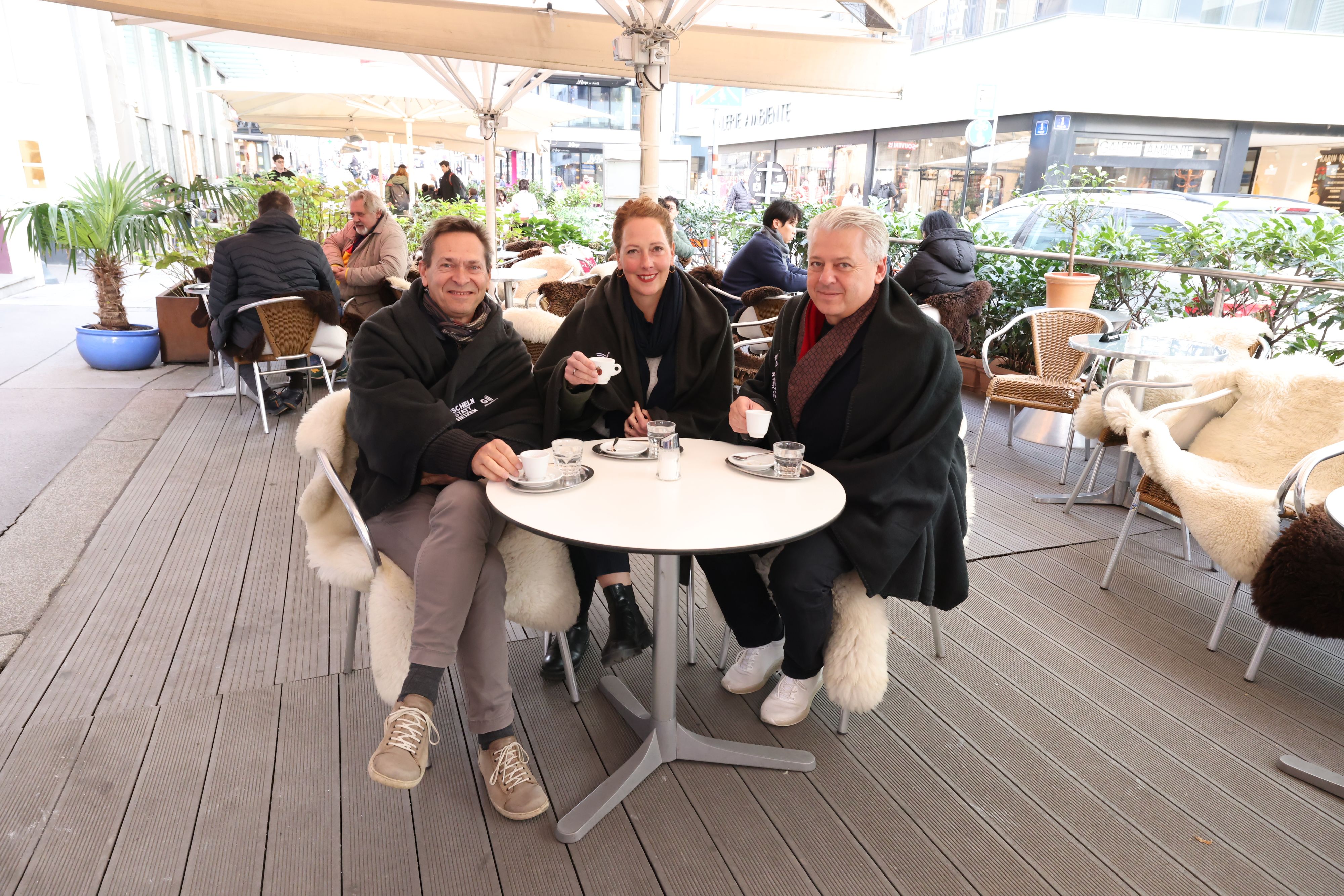Alexander Hirschenhauser, Klubvorsitzender der Grünen im ersten Bezirk, Parteivorsitzende Judith Pühringer und Hans Arsenovic, Gemeinderat und Sprecher der Grünen Wirtschaft.