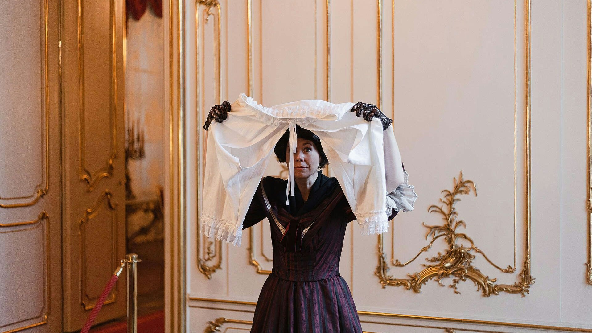 Normalerweise darf man nicht einfach so durch die kaiserliche Wohnung spazieren, aber in Begleitung einer Zofe oder eines Kammerdieners ist es an manchen Abenden möglich.