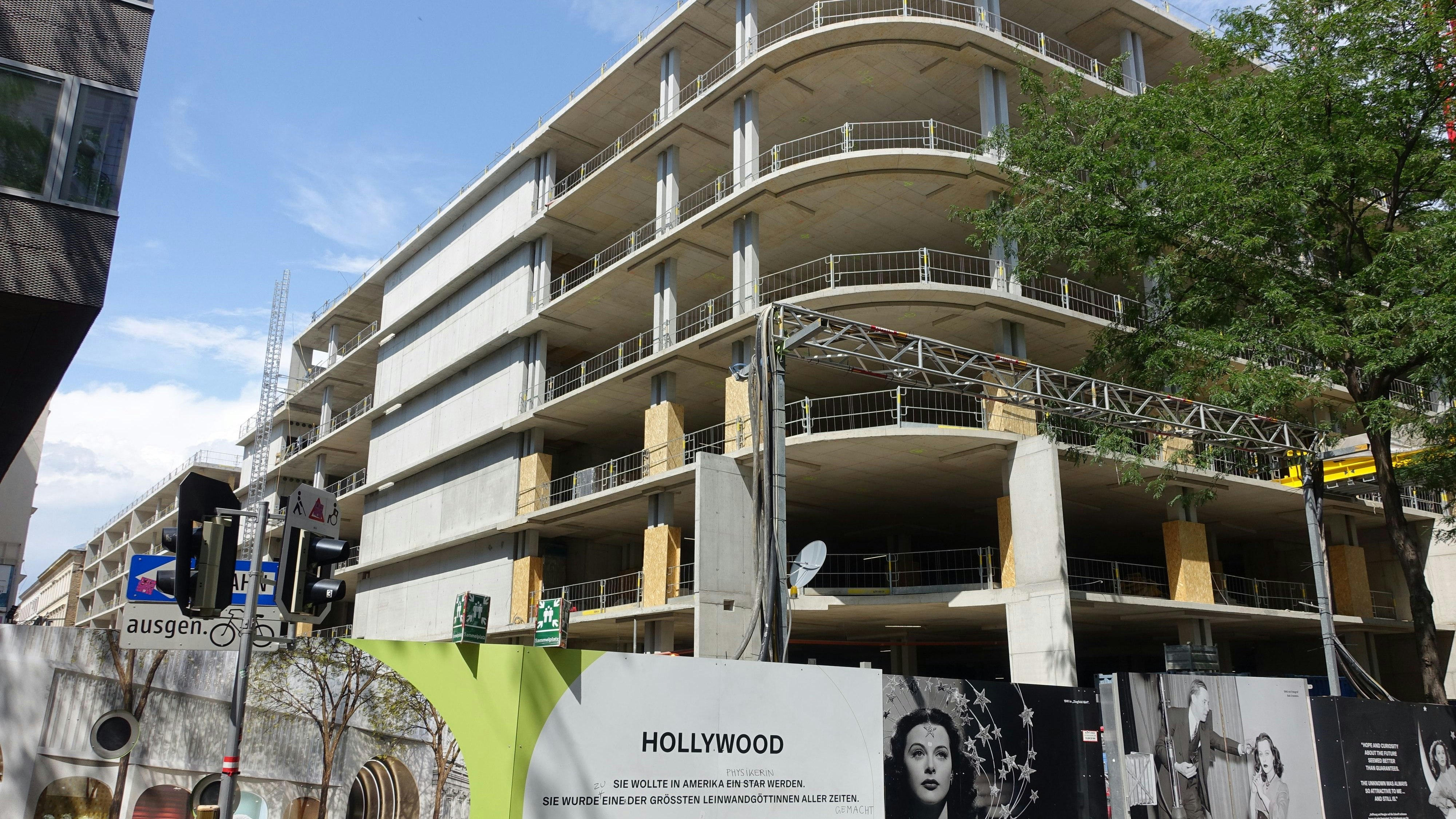 In der Wiener Mariahilferstraße errichtet Benko derzeit das Edel-Kaufhaus "Lamarr".
