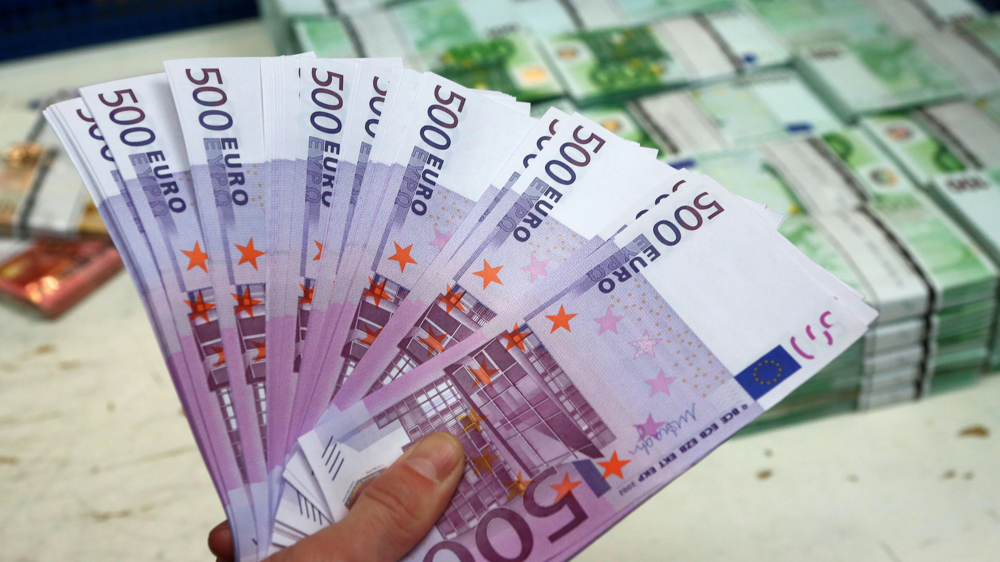 Die Regierung will auch für die kommenden Jahre ordentlich Geld für Boni in die Hand nehmen.