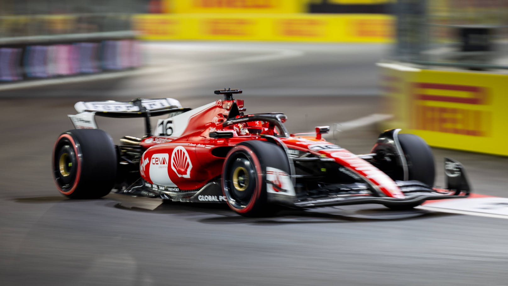 Ferrari-Star Leclerc fährt Bestzeit um 4 Uhr Früh