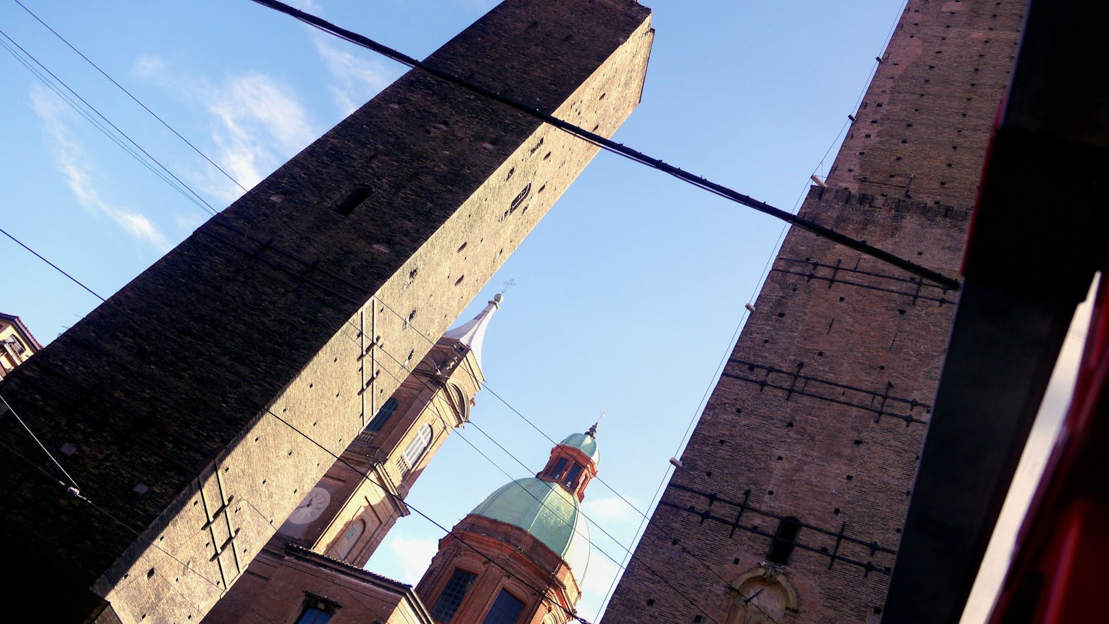 Große Sorge um schiefen Garisenda-Turm in Bologna