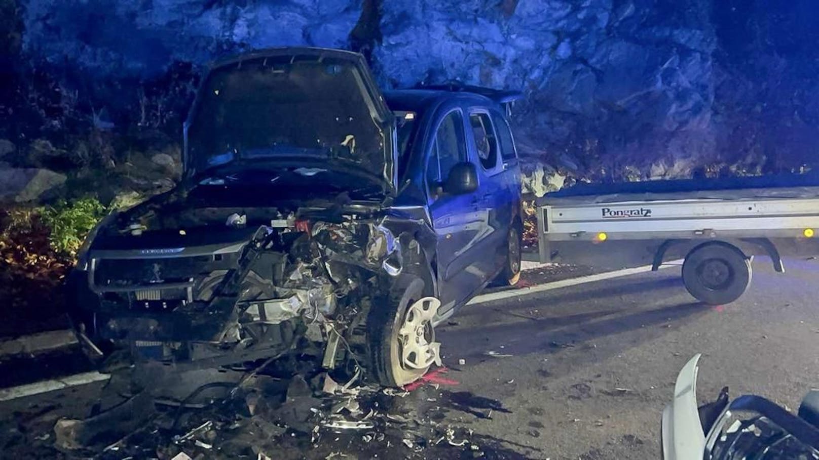 Frontal-Crash mit einem Toten und Schwerverletzten