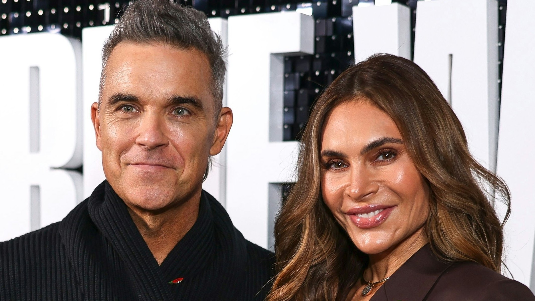 Robbie Williams und Ehefrau Ayda fliegen erste Klasse - ihre Kinder dürfen nicht.