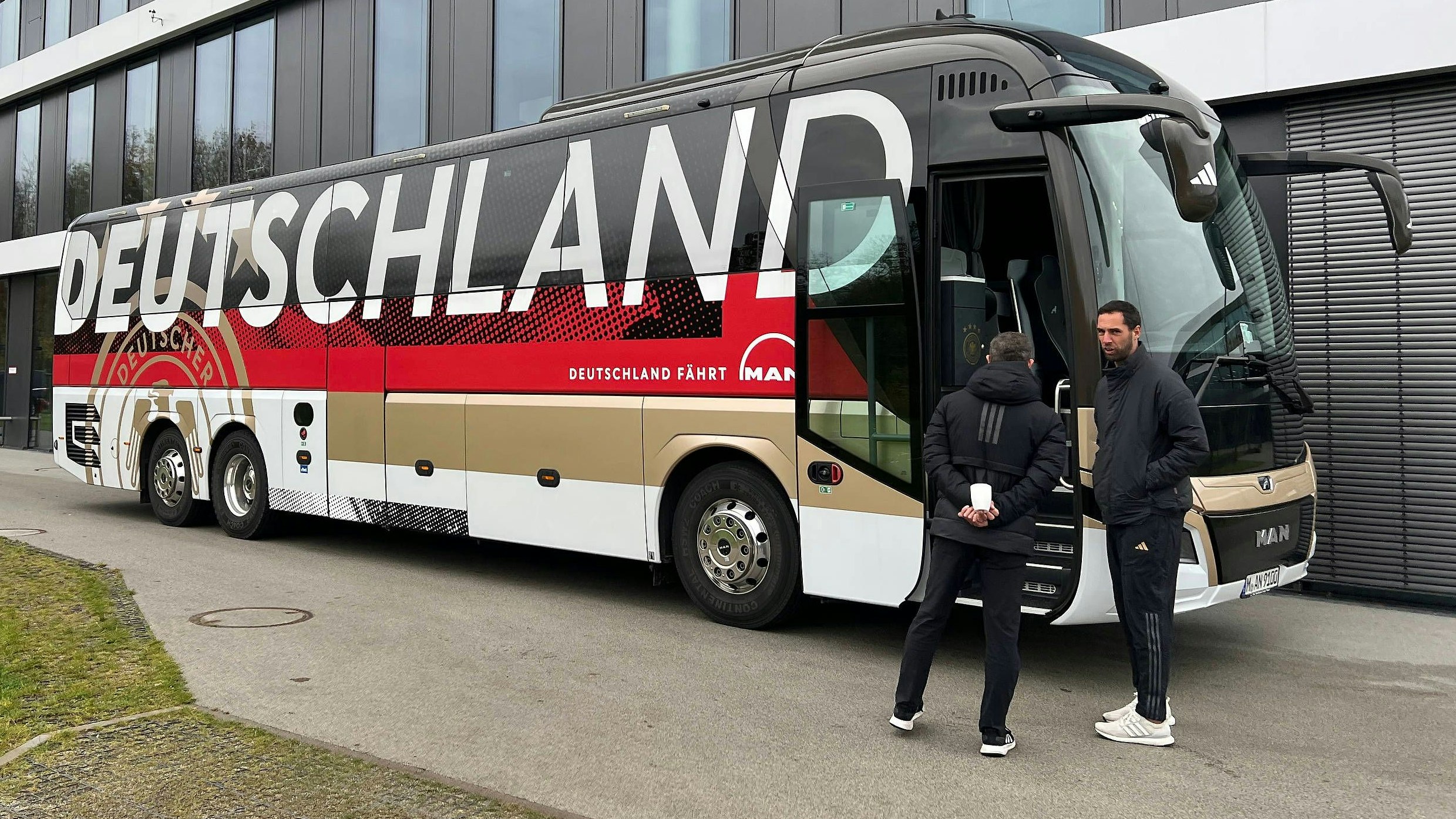 Der DFB-Teambus ist ohne fünf Profis abgefahren. 