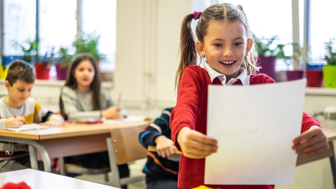 Mit der SPÖ soll es in den unteren Stufen keine Noten mehr geben – die ÖVP tobt. (Symbolbild)