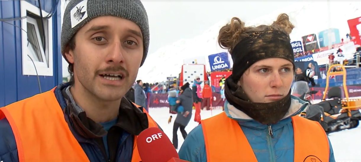 Zwei Klima-Aktivisten nach dem Protest in Gurgl. 