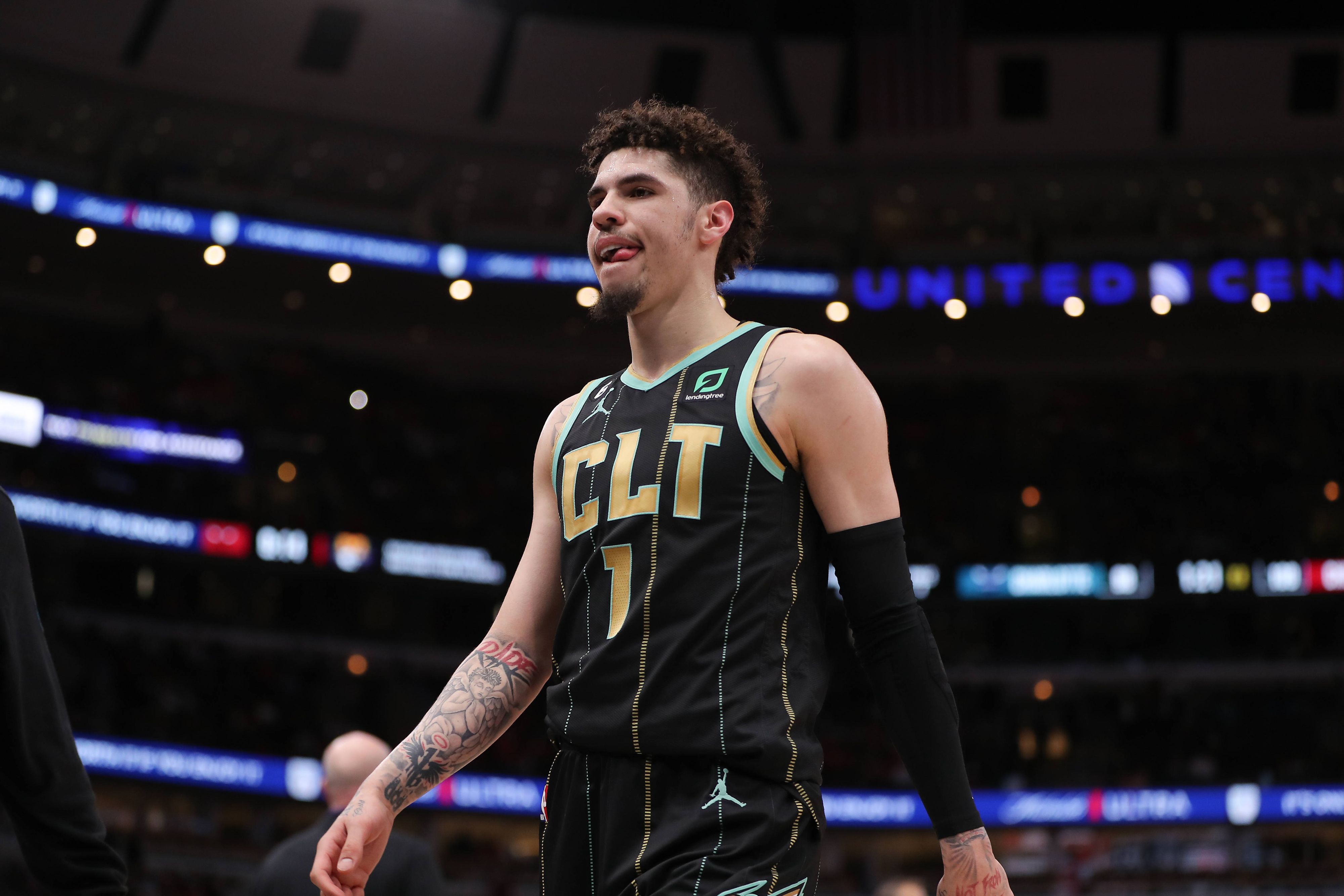 LaMelo Ball muss sein Tattoo abkleben.