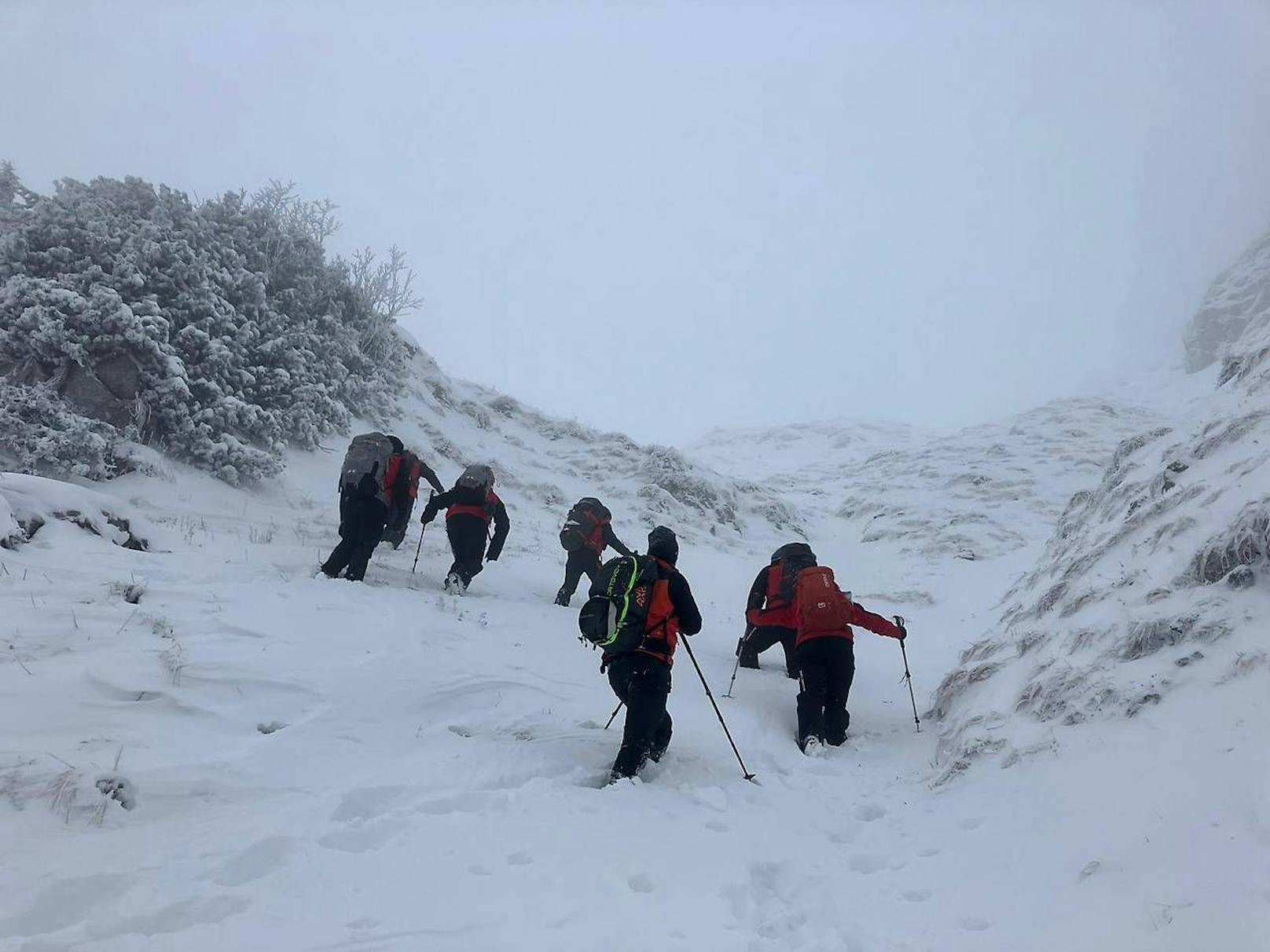 Wegen der winterlichen Bedingungen war es laut Bergrettung NÖ ein Wettlauf gegen die Zeit.