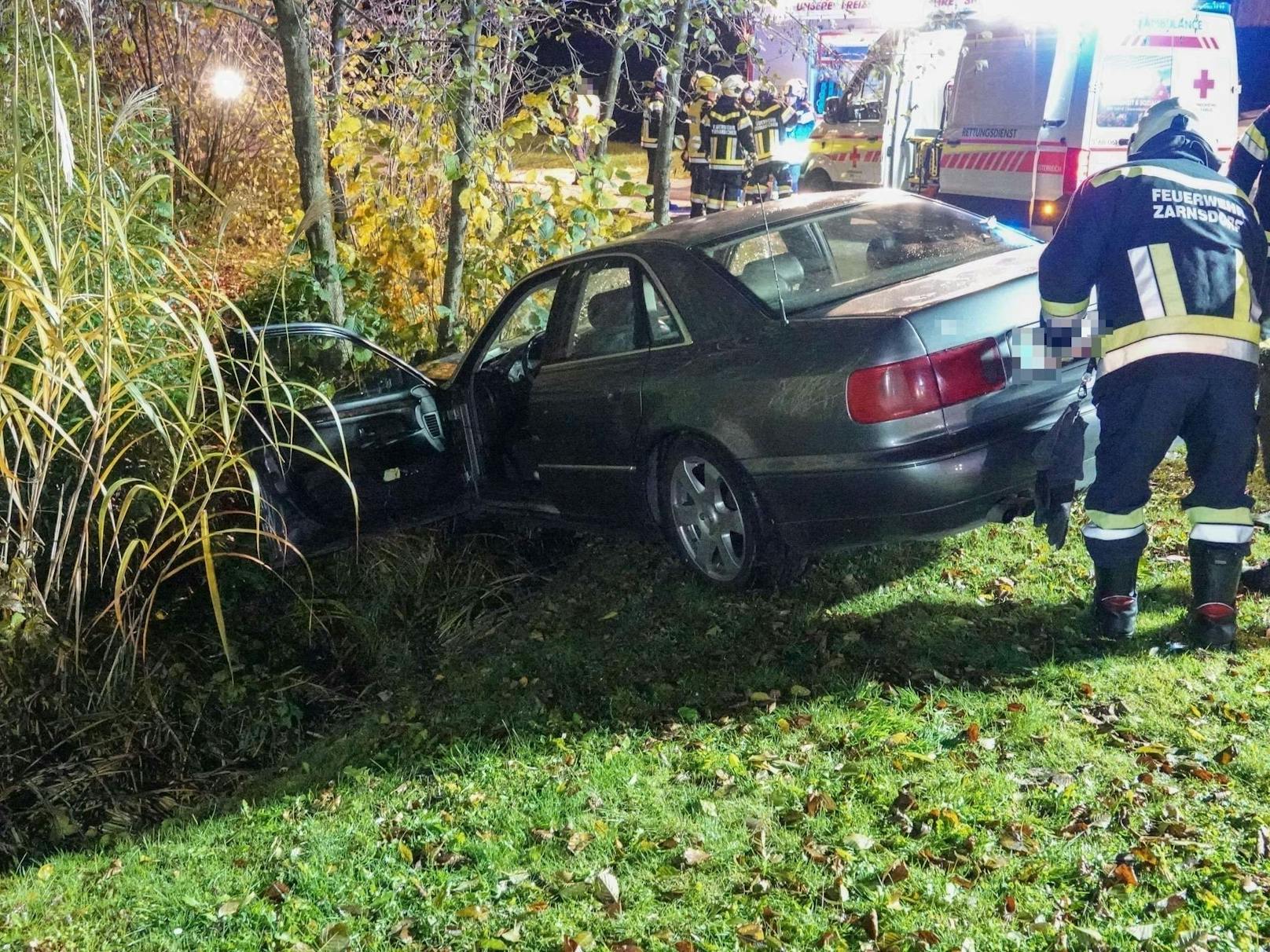 Der 59-Jährige prallte mit der Beifahrerseite gegen den Baum.