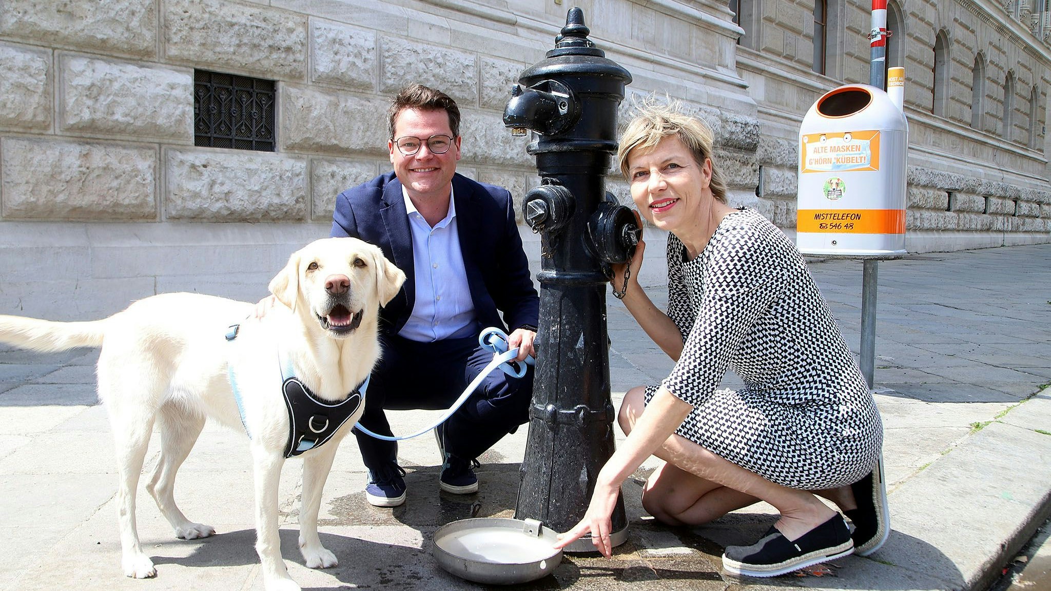 Tierschutzstadtrat Jürgen Czernohorszky (im Bild mit Tierschutzombudsfrau Eva Persy) plant eine neue Kontroll-Truppe für Hund und Hundebesitzer.