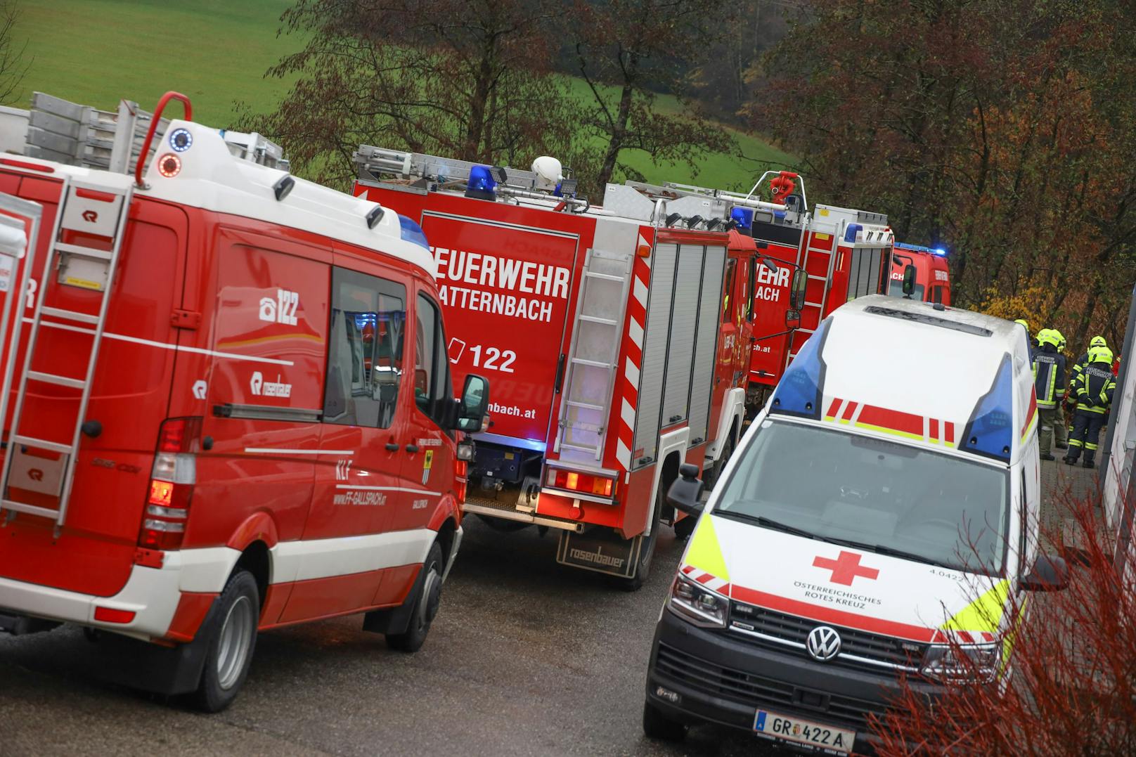 Nachdem ein Mann in Natternbach Stimmen aus dem Gully seiner Dusche gehört hat, startete die Feuerwehr einen Großeinsatz.