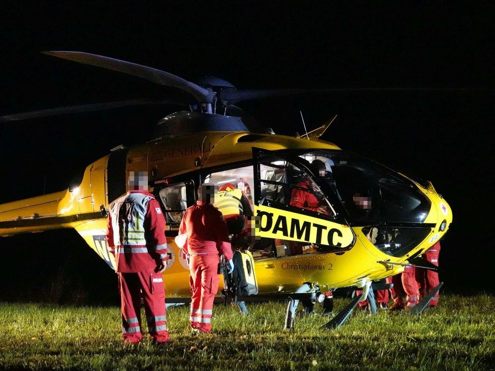 Der schwer verletzte Mann wurde per Rettungshubschrauber weggeflogen.