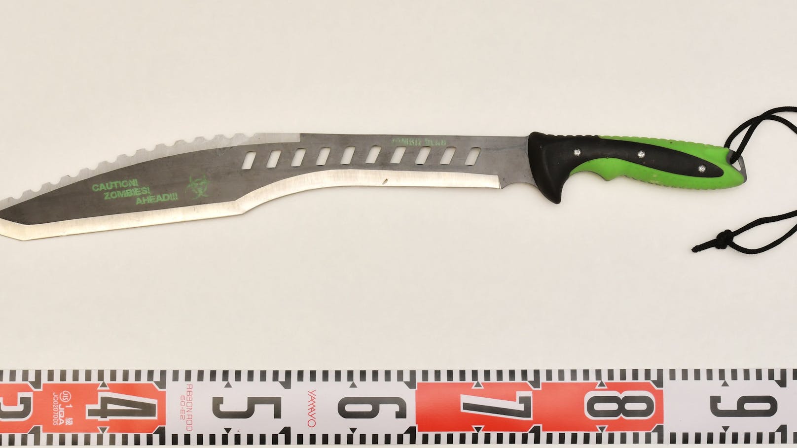 Finger mit Machete abgehackt: Polizei darf nicht helfen