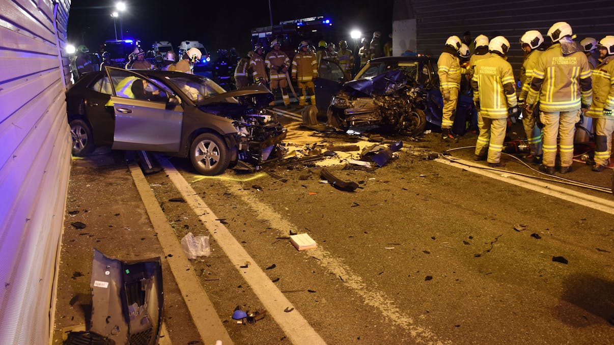 Zwei Schwerverletzte nach Frontal-Unfall in Tunnel | Heute.at