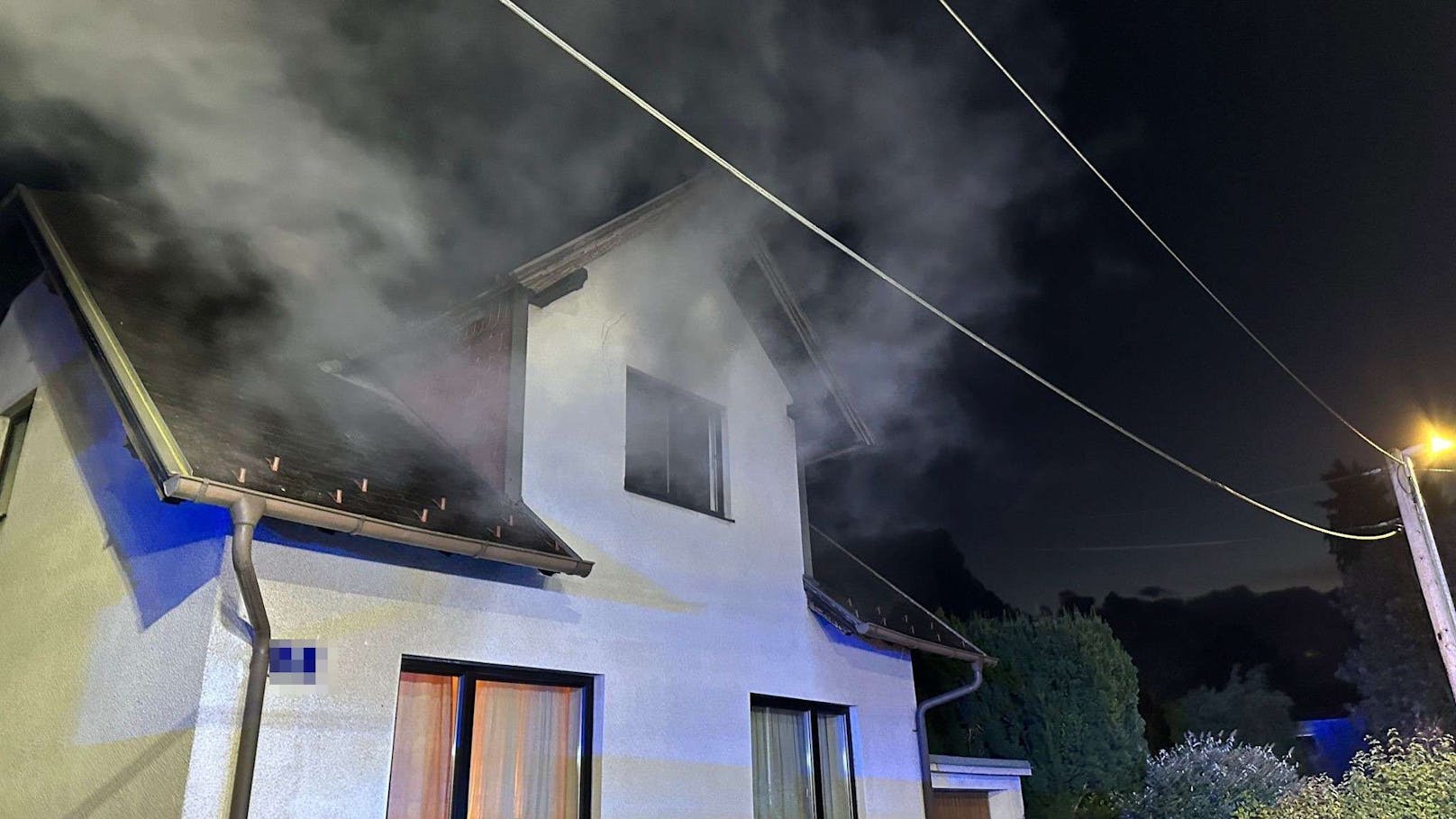 Mann rettete betagte Frau aus brennendem Haus