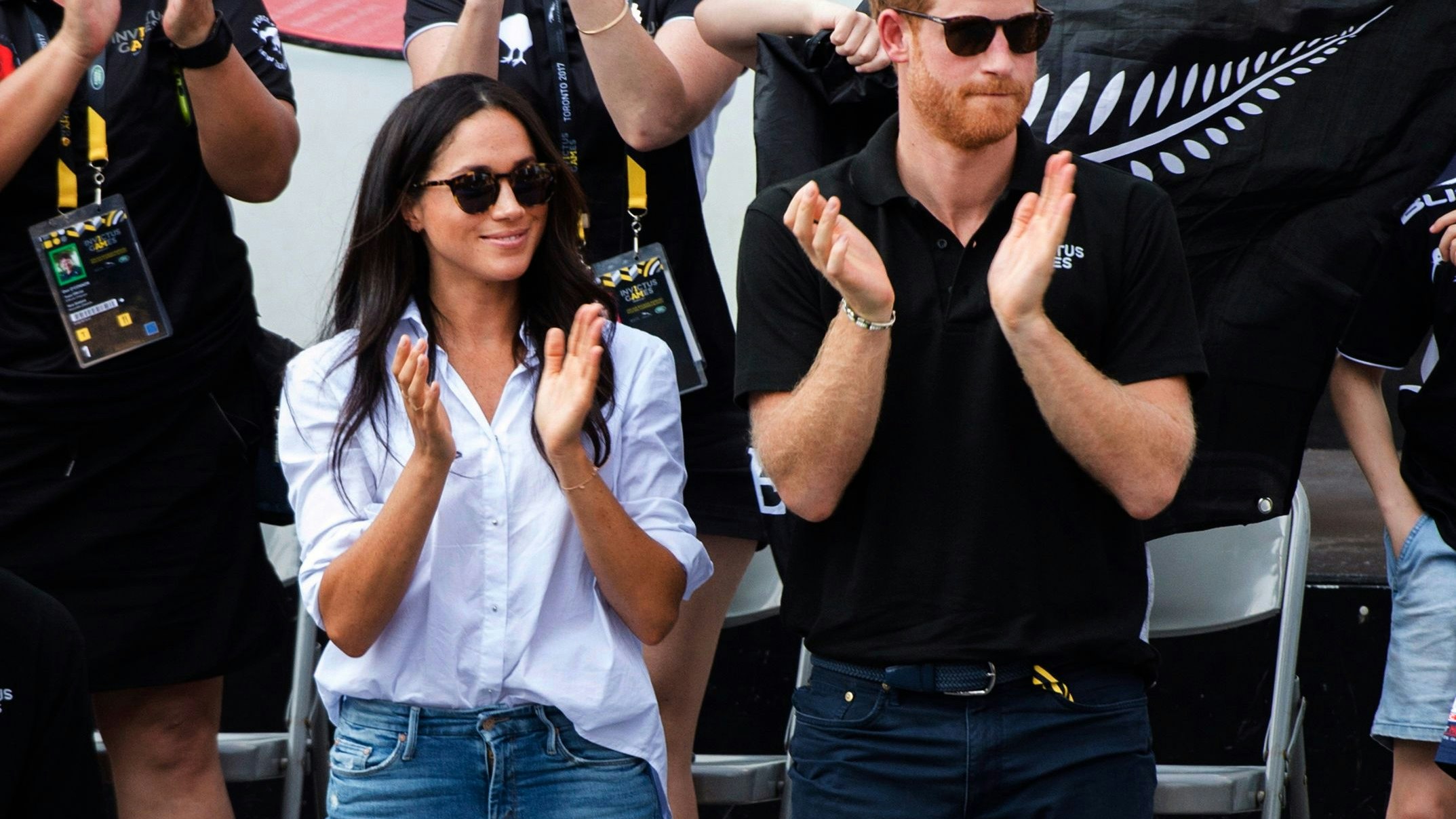 Prominenter Fan des Millennial-Styles: Herzogin Meghan, die ihre Bluse halb in die Hose steckt.