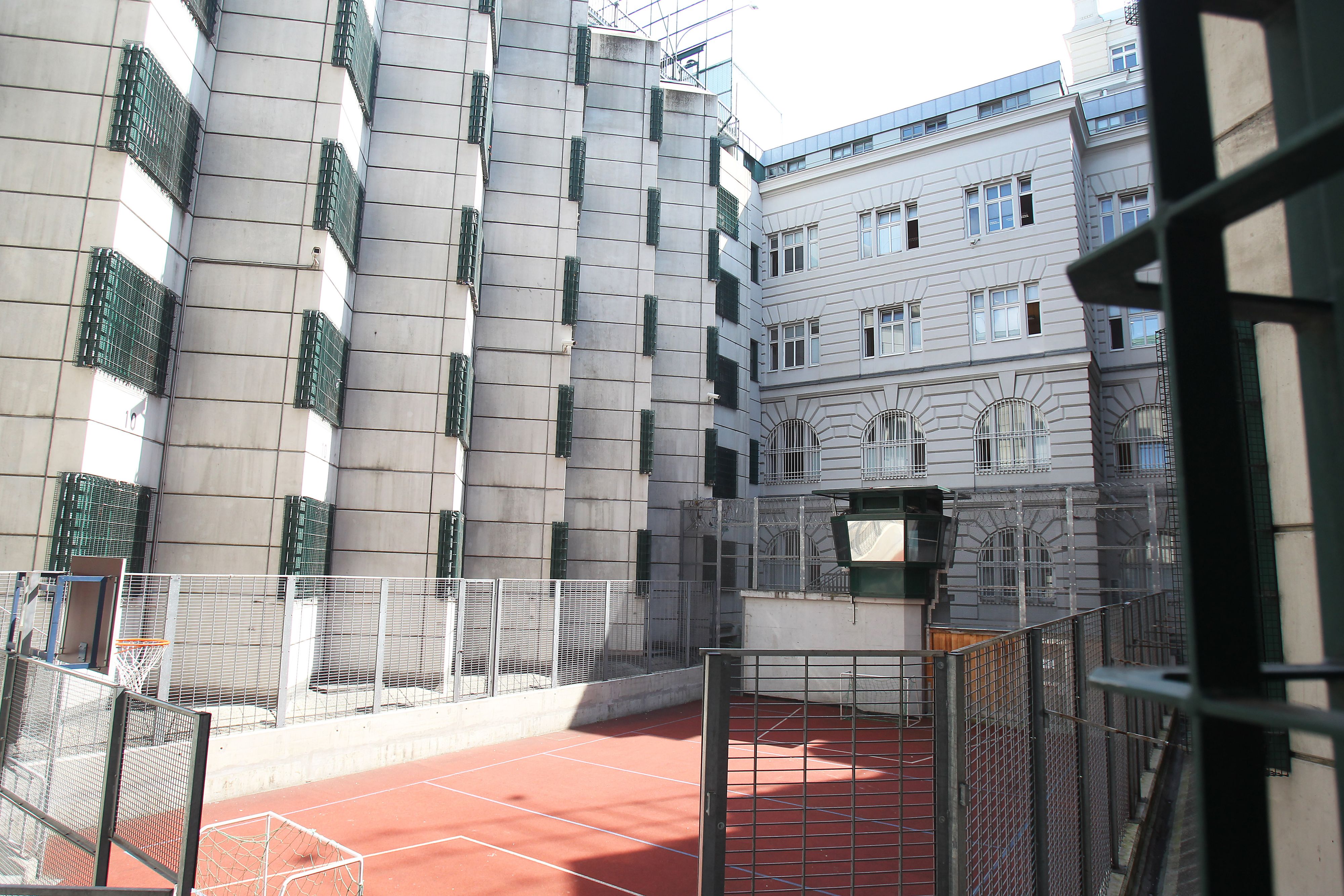 Eine 14-Jährige und eine 16-Jährige aus Wien haben derzeit diesen Ausblick in der Justizanstalt Josefstadt.