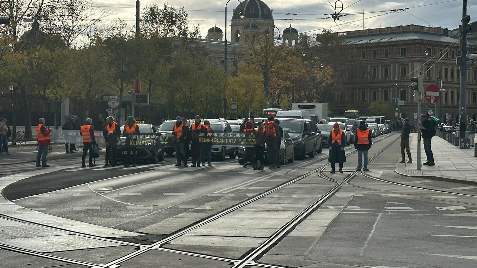 Nervenkrimi in Wien: Klima-Kleber narren die Polizei