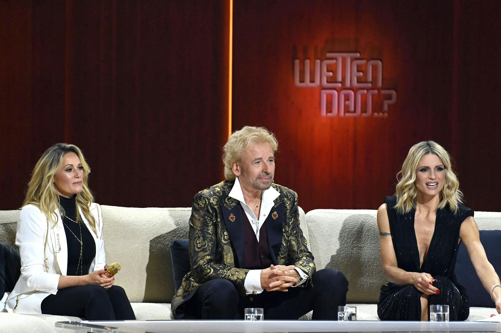 Helene Fischer, Thomas Gottschalk und Michelle Hunziker in der ZDF-Unterhaltungsshow "Wetten, dass...?" live aus der Messehalle. 