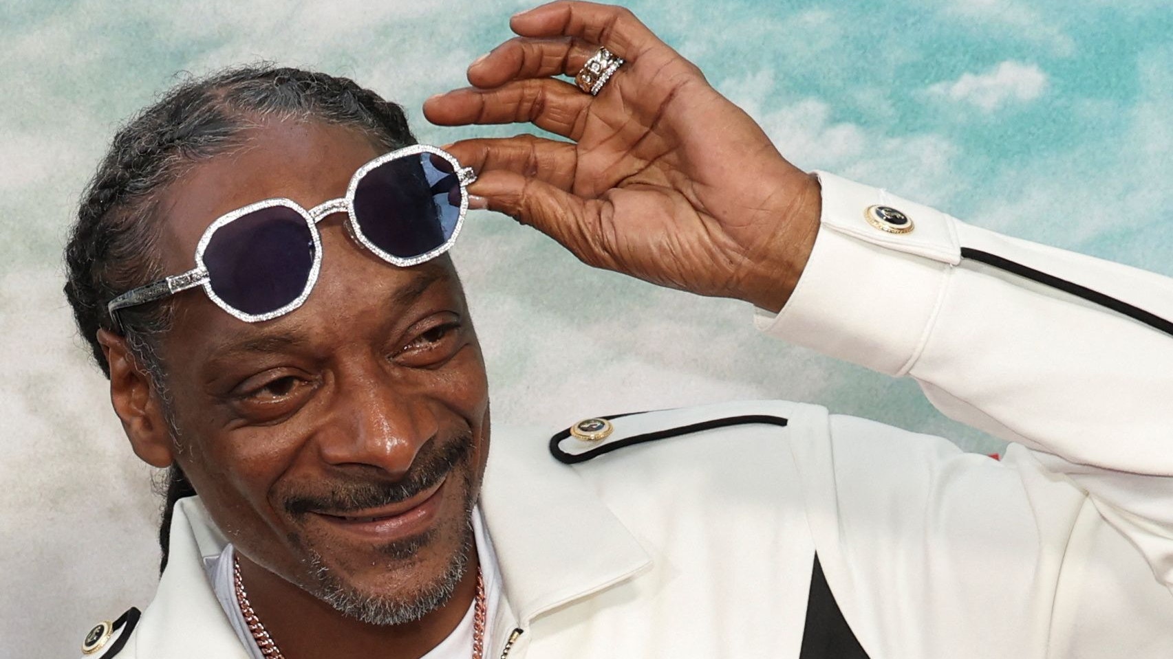 Snoop Doggs angekündigte Abstinenz vom Kiffen stellt sich als Werbegag heraus.