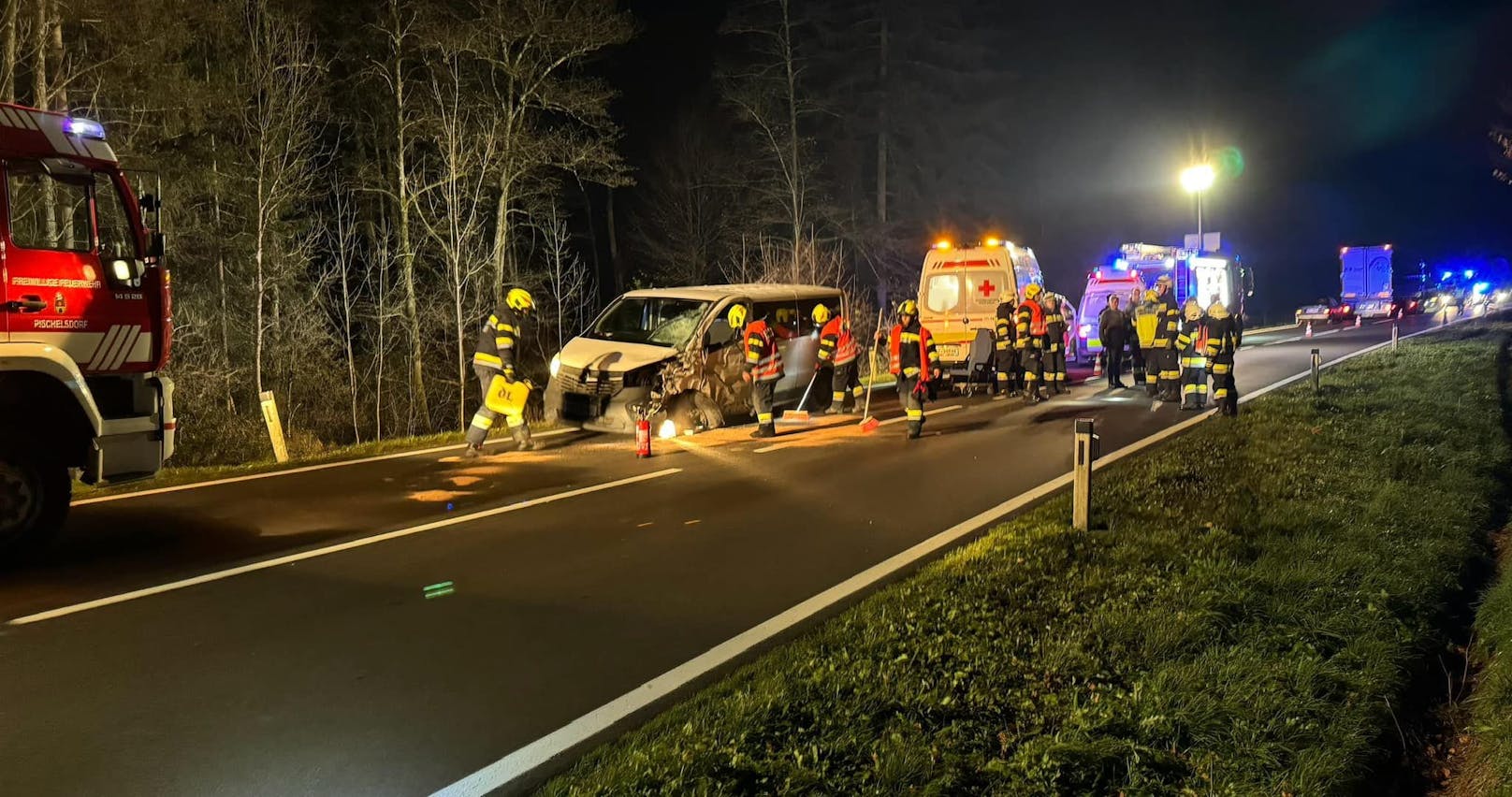 In Ilztal kam es am Montagabend zu einer einer Kollision zweier Kleintransporter. Beide Fahrzeuglenker waren alkoholisiert und wurden verletzt.