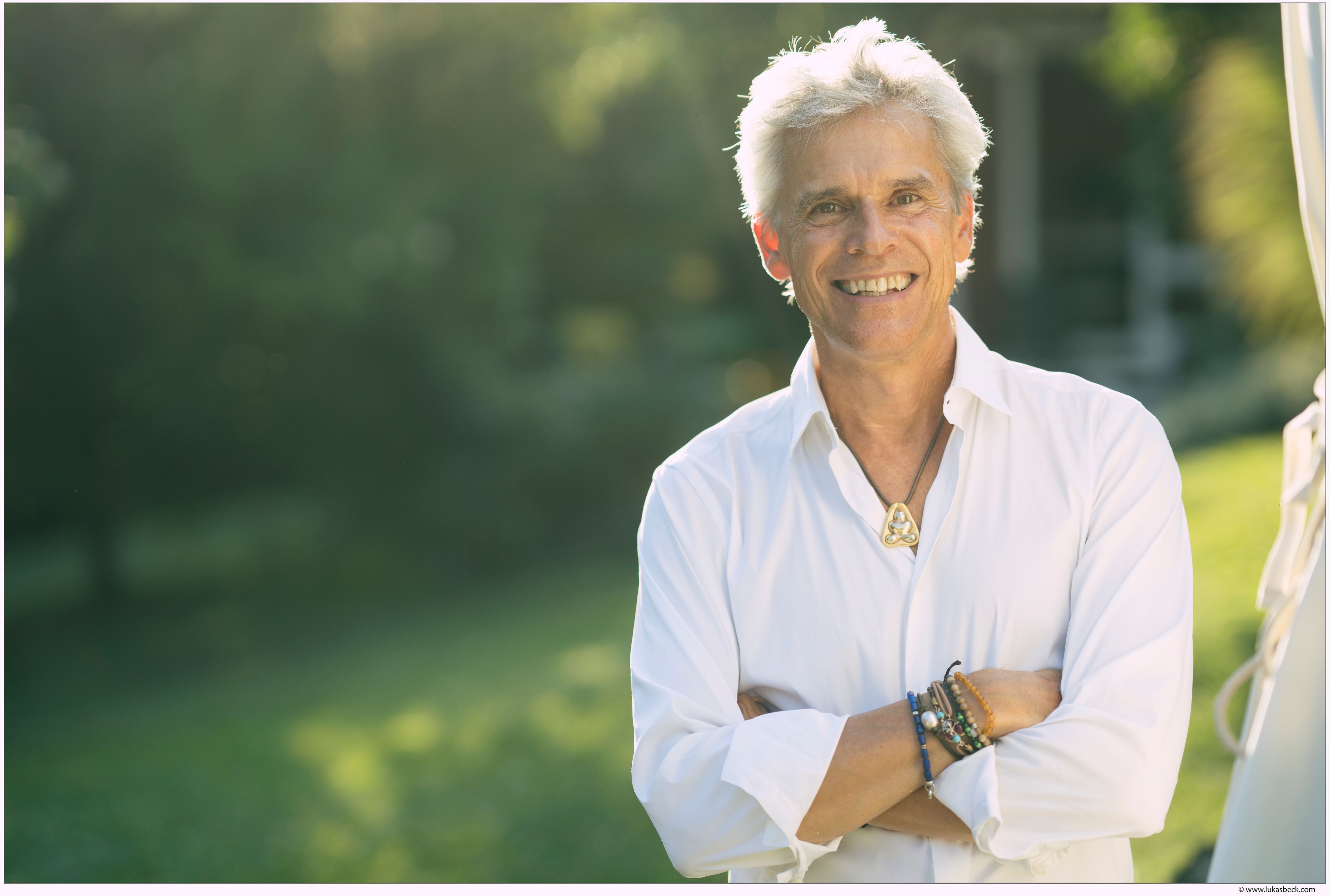 Auch wenn Thomas Brezina für sein Lächeln und positives Denken bekannt ist, hatte es es nicht immer leicht…