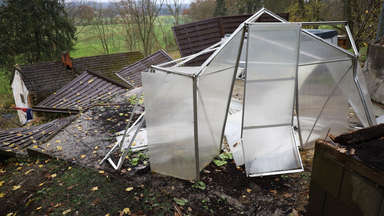 Heute.at - Drogen und Regen – dann raste 20-Jähriger in Glashaus