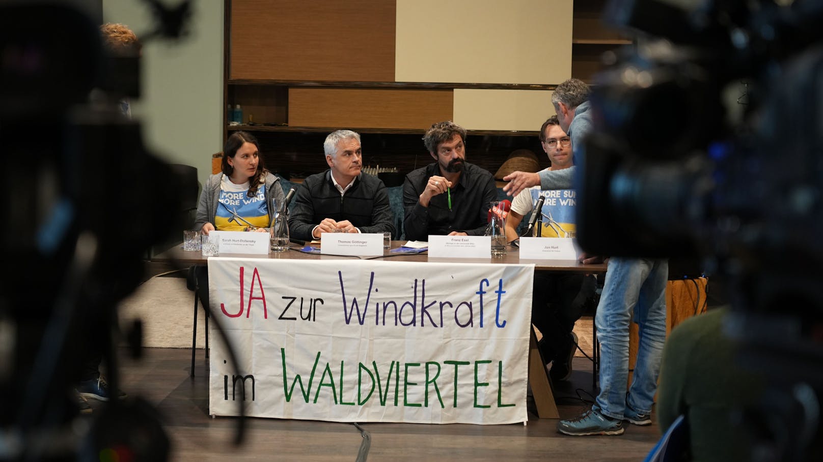 Im Rahmen einer Pressekonferenz forderte Fridays For Future einen faktenbasierten Diskurs zur Windkraft im Waldviertel.