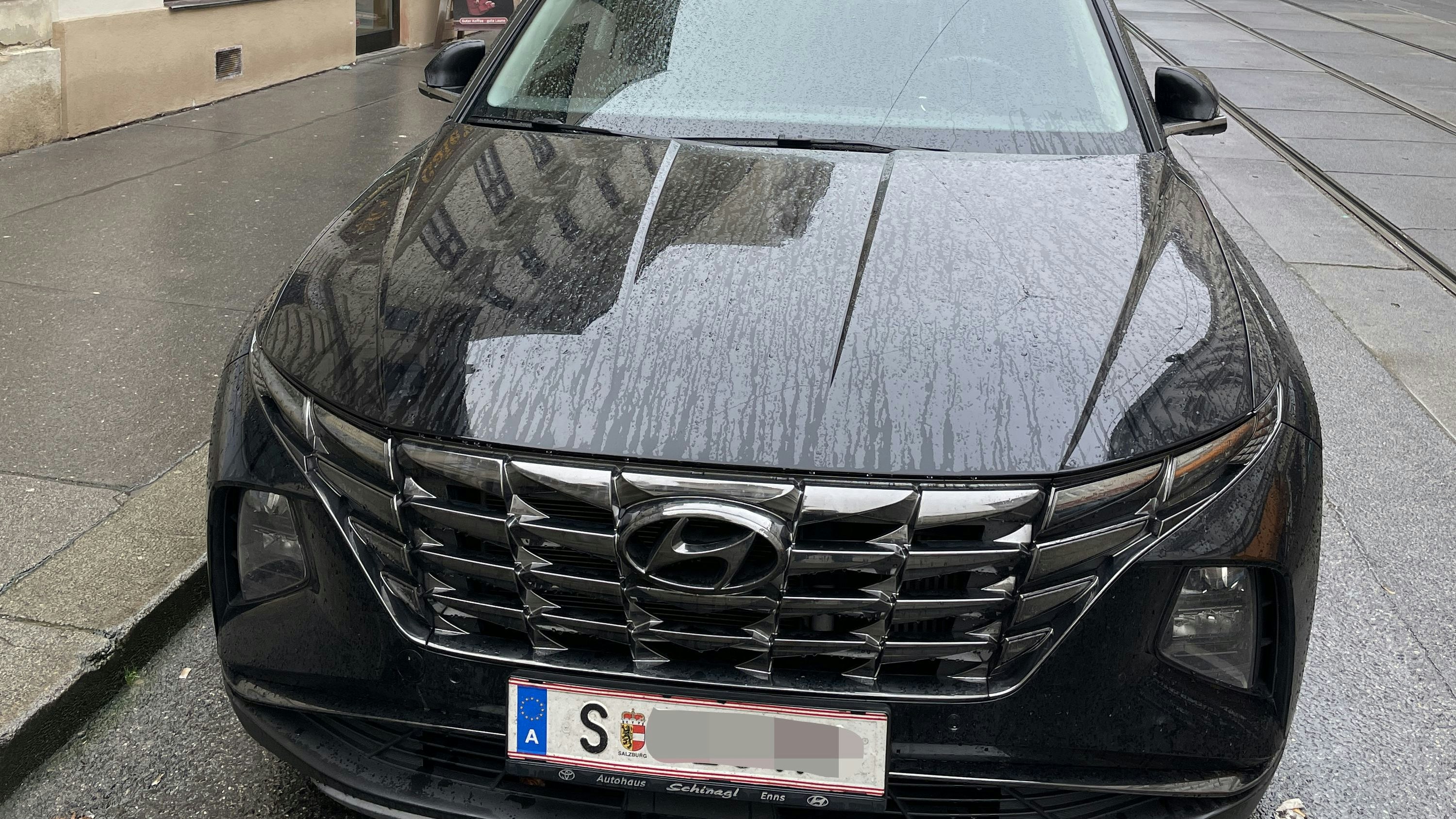 Salzburger Auto mit Wiener Parkpickerl in Wien-Neubau.