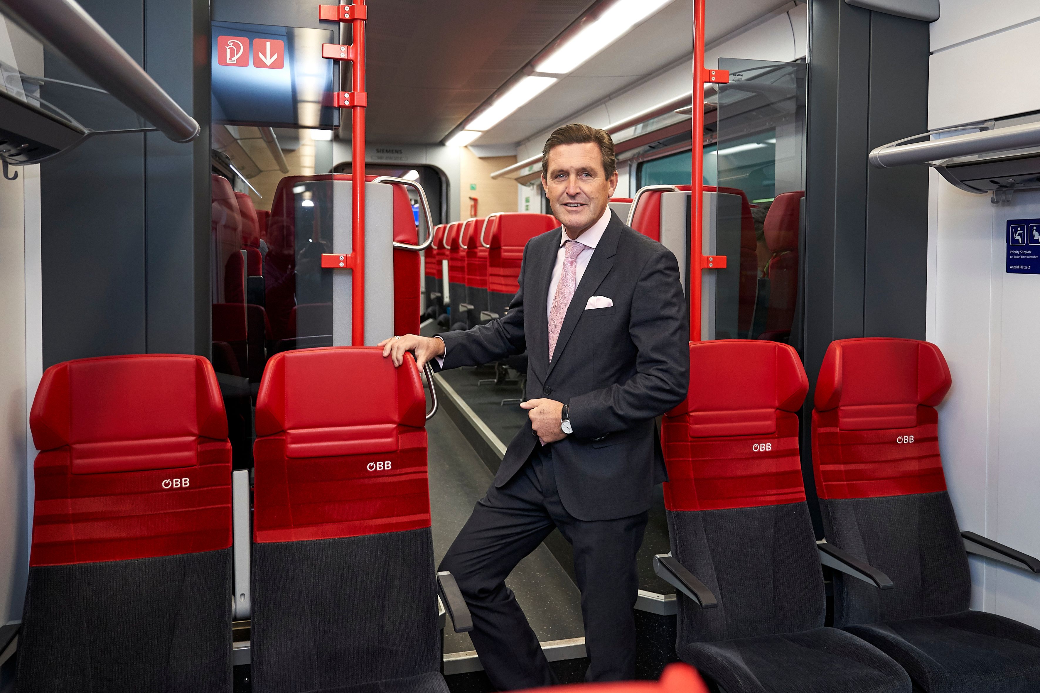 Von der Verlängerung des Vertrags sollen vor allem Wiens S-Bahnen profitieren. Öffi-Stadtrat Peter Hanke (SPÖ) verspricht neue Züge und kürzere Intervalle.