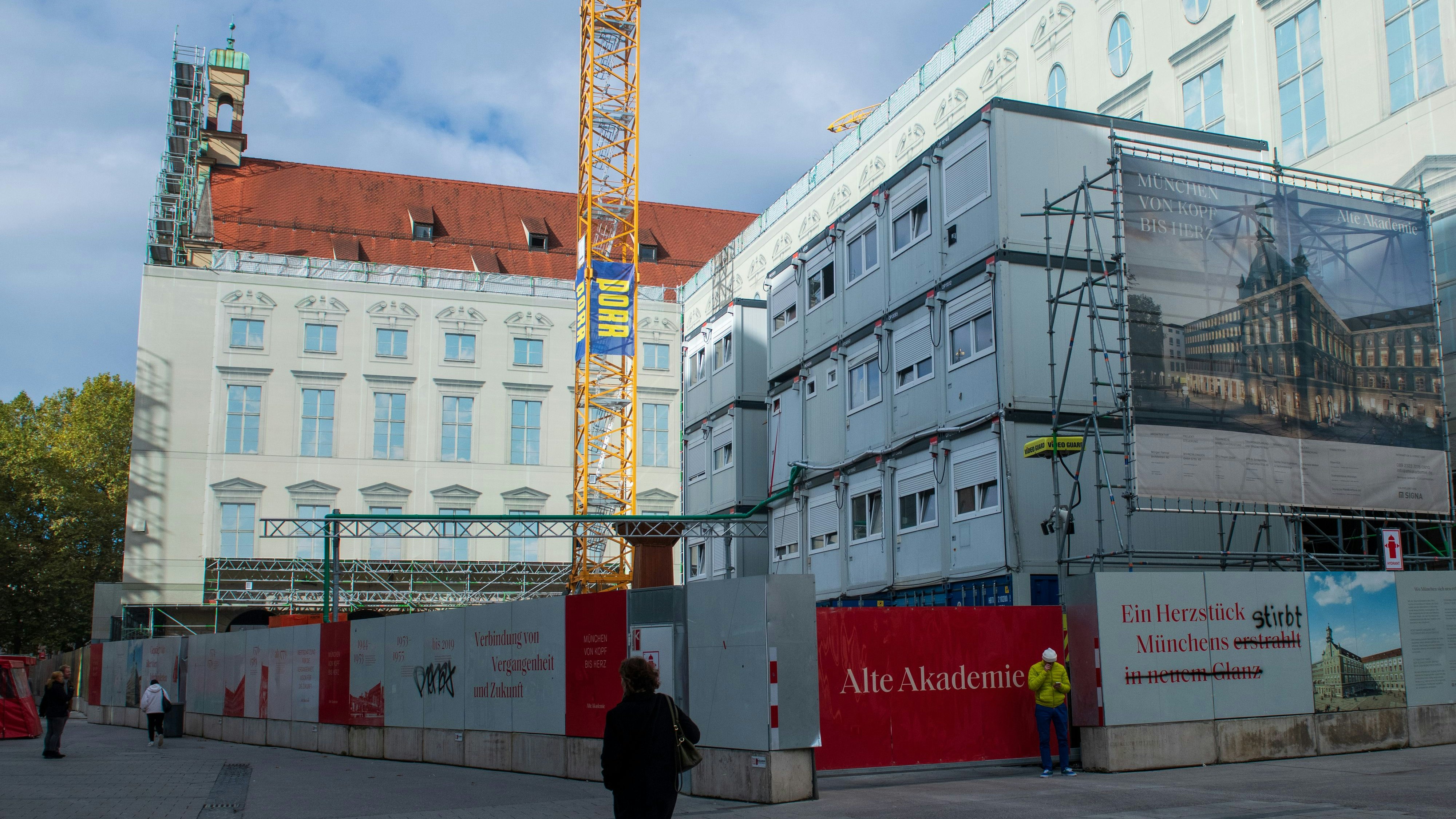 Die Alte Akademie in München: An diesem prestigeträchtigen Ort stehen die Signa-Bagger nun still.