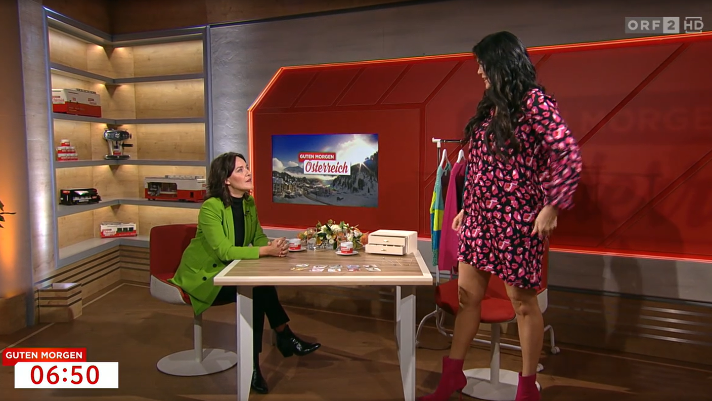 Martina Reuter erklärt im ORF: "Ich zeig euch jetzt mein Outfit."