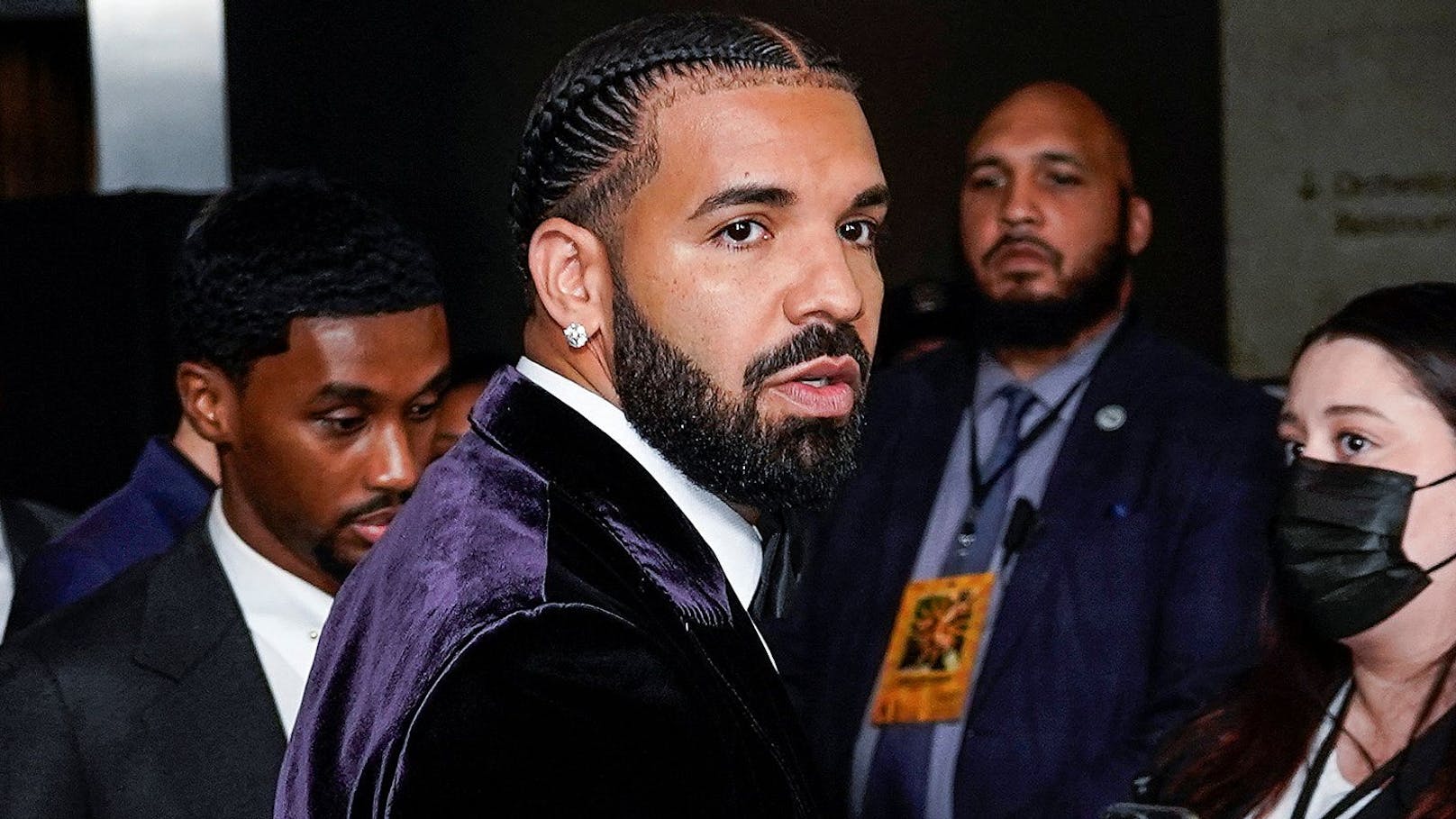 "Erbärmlich": Rapper Drake hat Tattoo im Gesicht