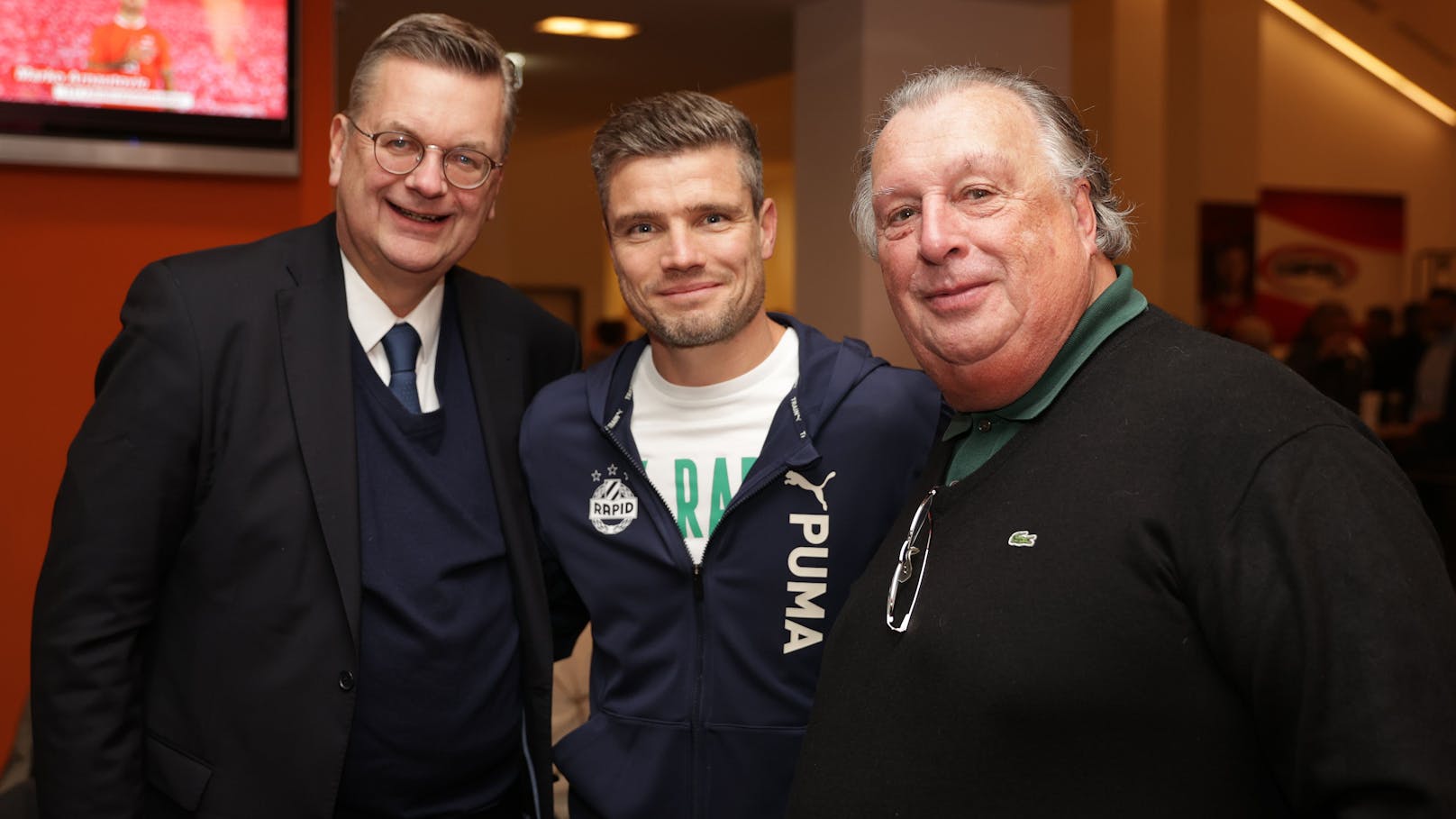 Ex-DFB-Präsident Grindel mit Rapid-Trainer Klauß und Ex-ÖFB-Generalsekretär Gigi Ludwig