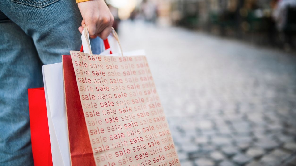 Die Arbeiterkammer warnt vor falschen Angeboten im Black Friday Sale. (Symbolbild)