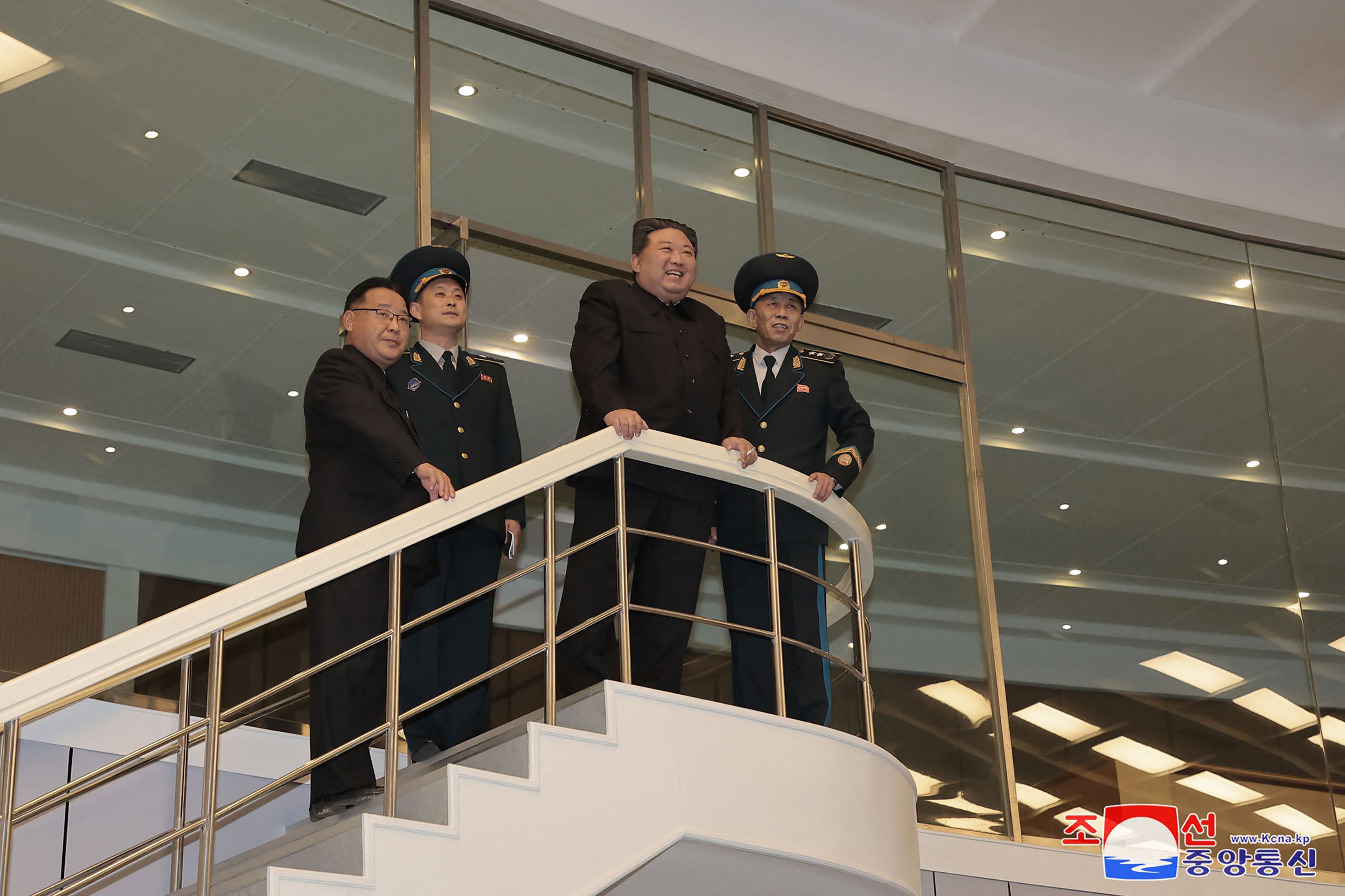 Nordkoreas Machthaber Kim Jong Un besucht das Zentrum für Luft- und Raumfahrttechnologie in Pjöngjang.