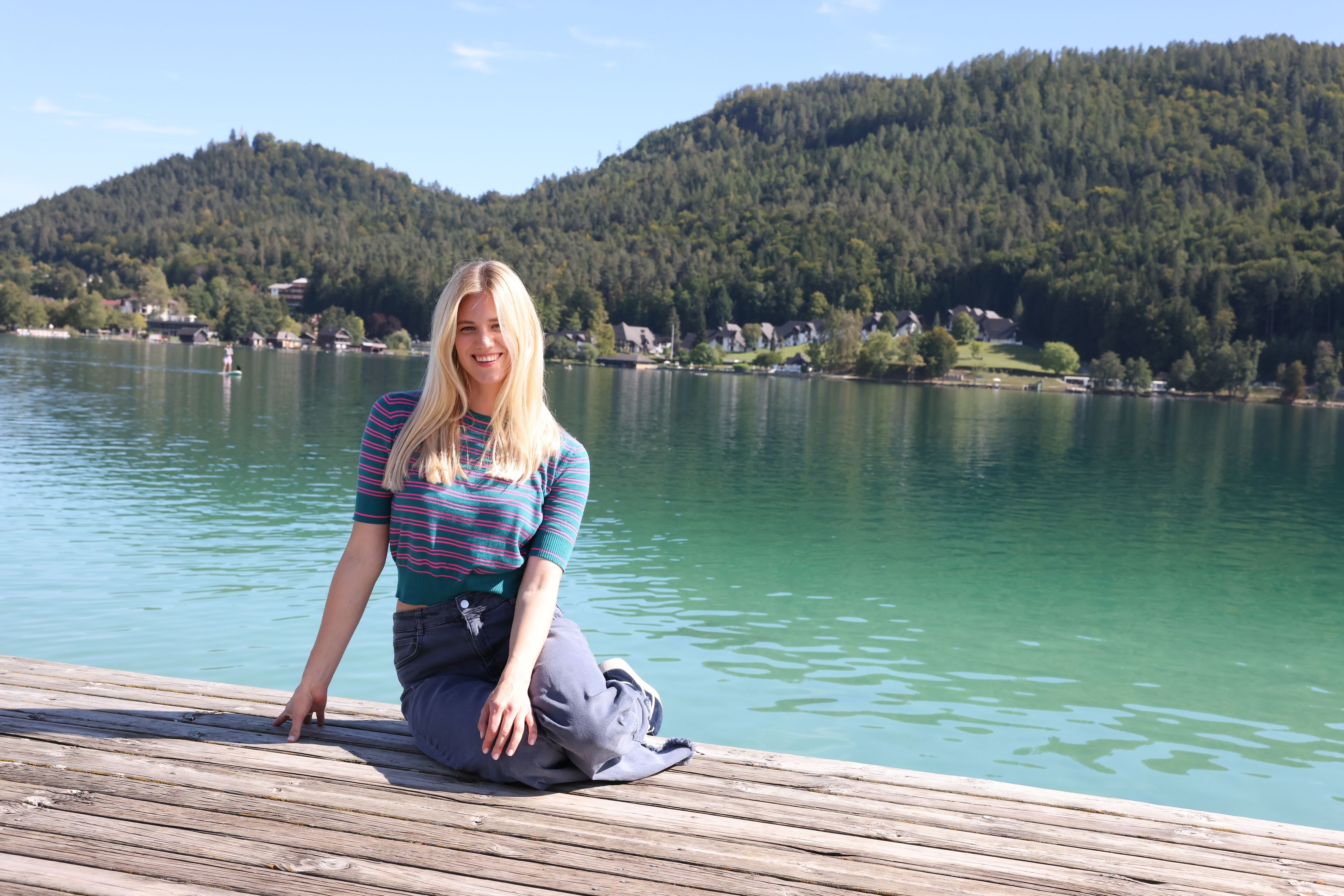 Larissa Marolt an ihrem Klopeinersee